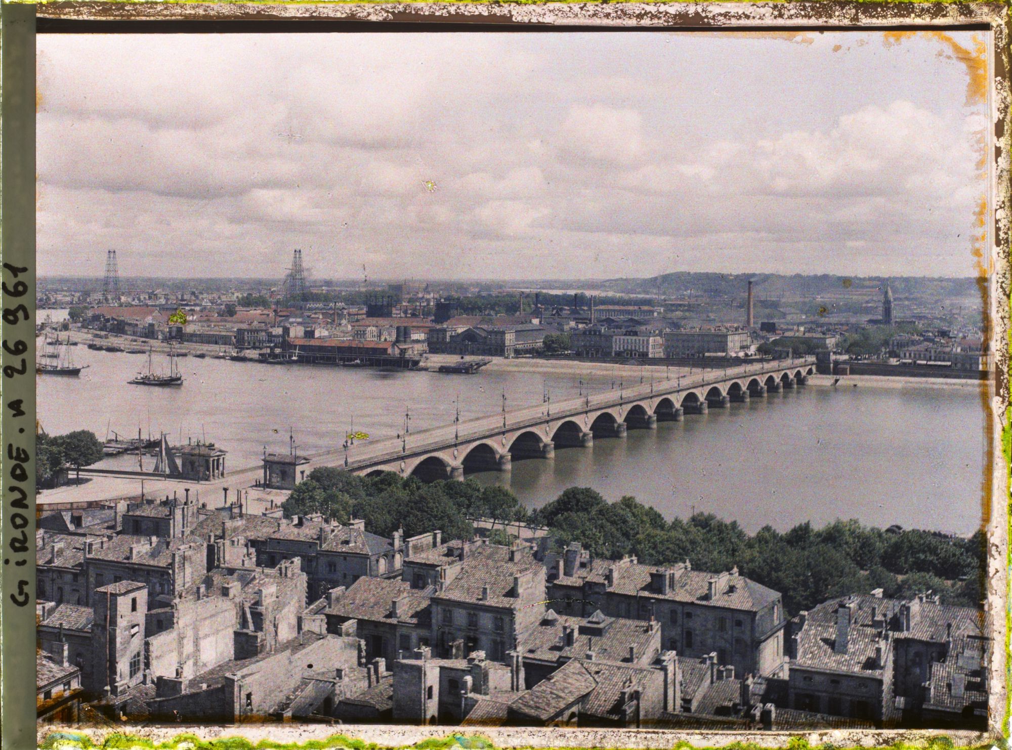 Image représentant Panorama sur la ville, depuis la tour Saint-Michel