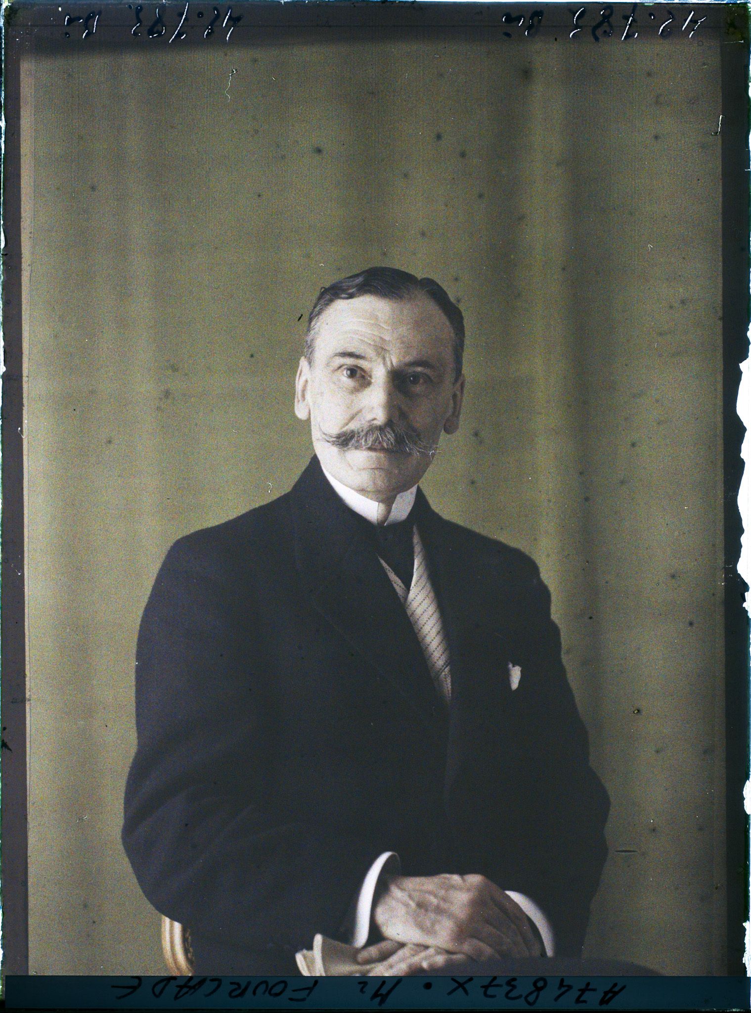 Image représentant https://musee-albert-kahn.s-museum.fr/home/NWQ2OTAwYzNmYjZlZTk1ZWQwODJmMjY4L2dlbmVyaWMtbm90aWNlLXRhYi9hdXRob3JpdHkvNjE3YTc5ZjVjZjhiODk2OGIzMzM3ZDIx/5d6900c3fb6ee95ed082f268/generic-notice-tab/authority/617a79ebcf8b8968b3336d5a Monsieur Manuel Fourcade