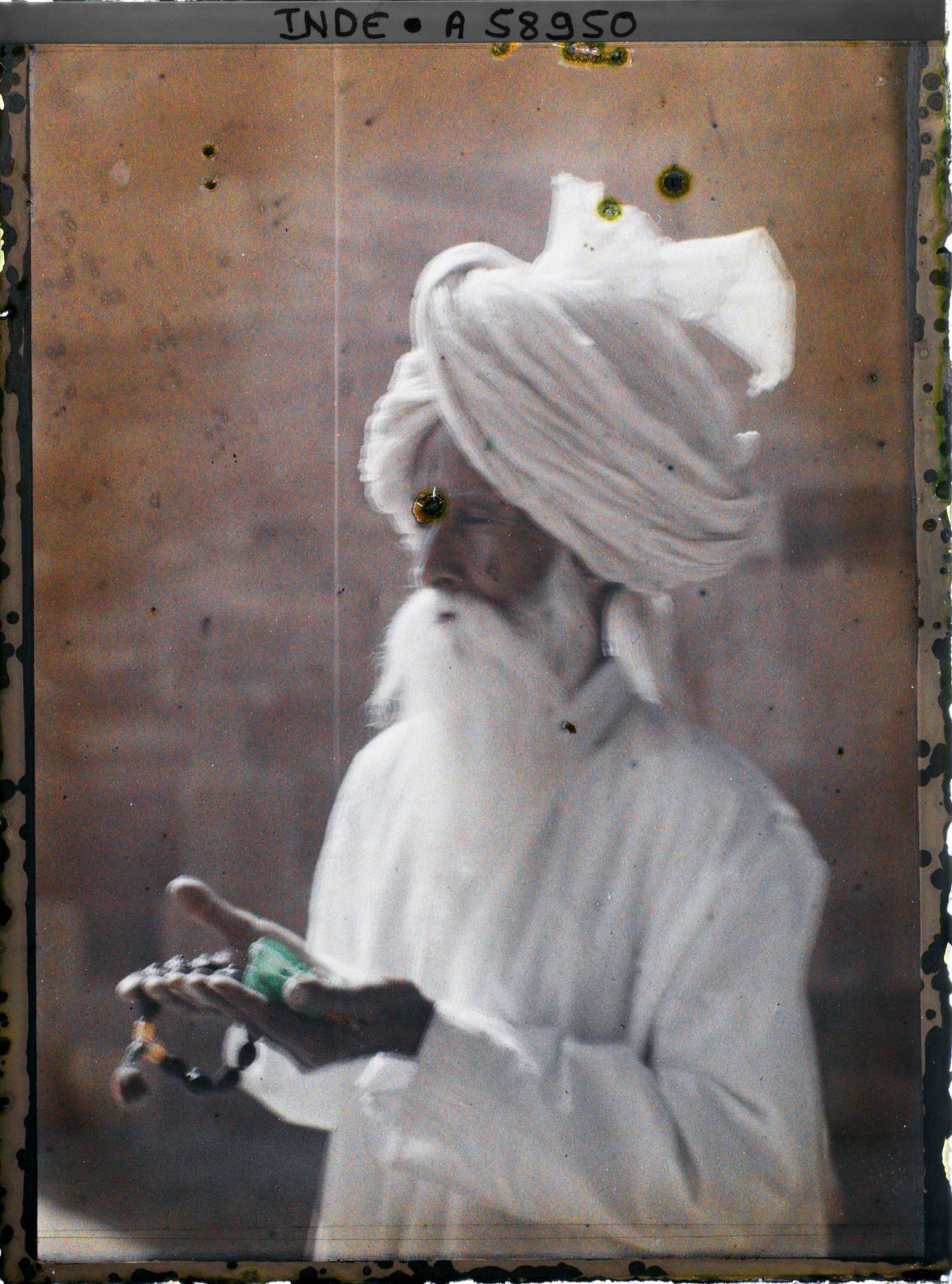 Image représentant Un religieux musulman dans la mosquée Adhai Din Ka Jhompra
