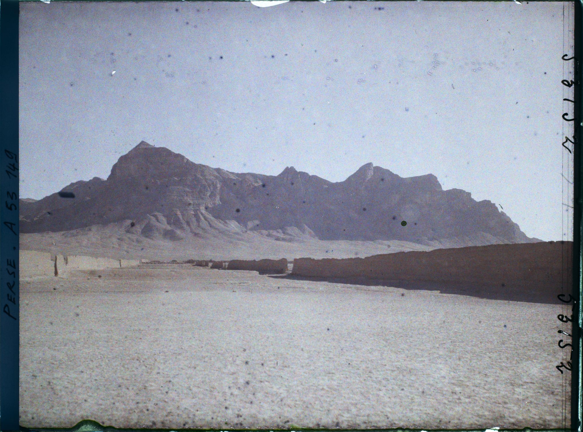 Image représentant Ancienne route conduisant au palais d'Abbas Ier (?)