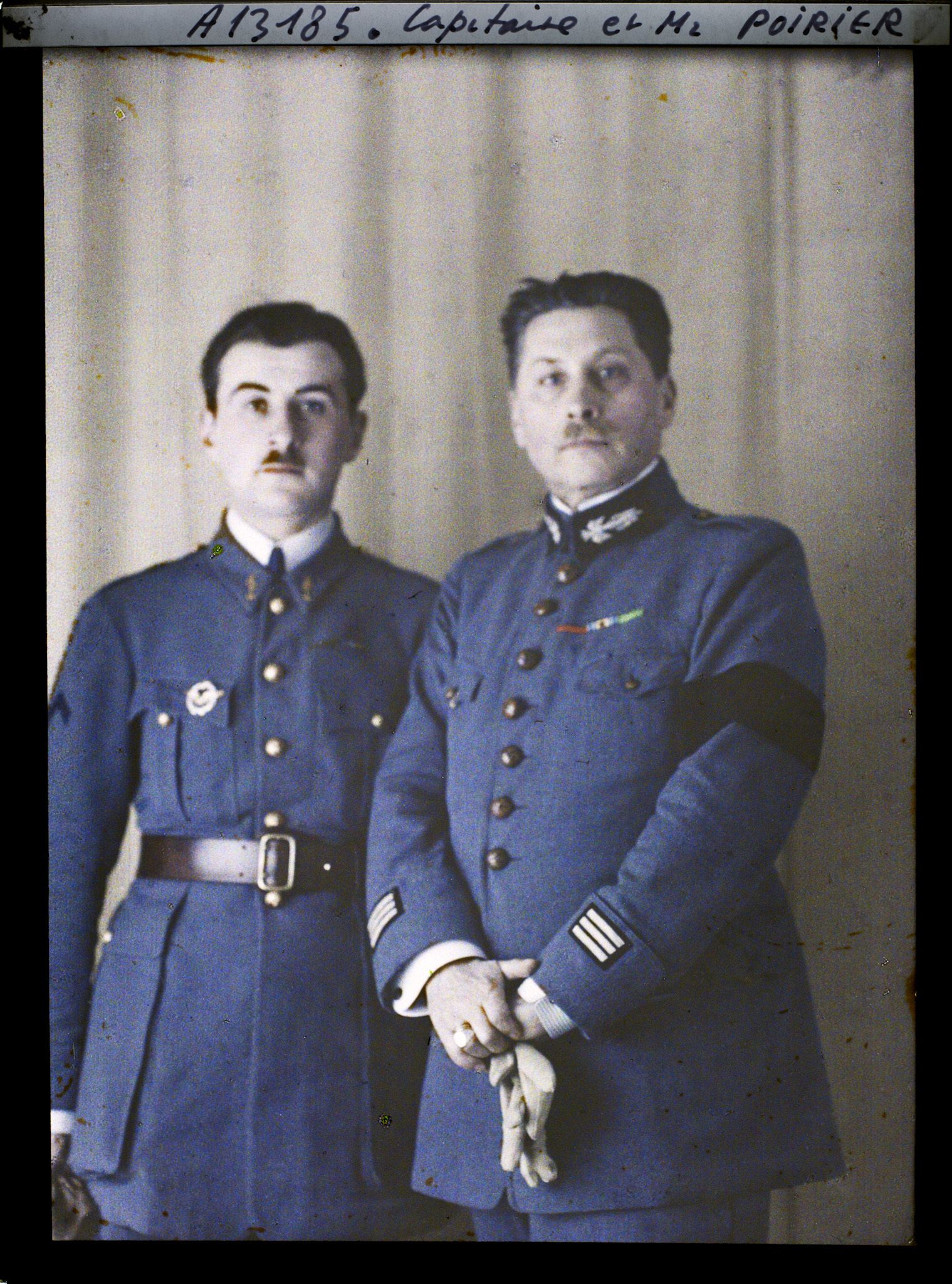 Image représentant Le capitaine Poirier et  son fils