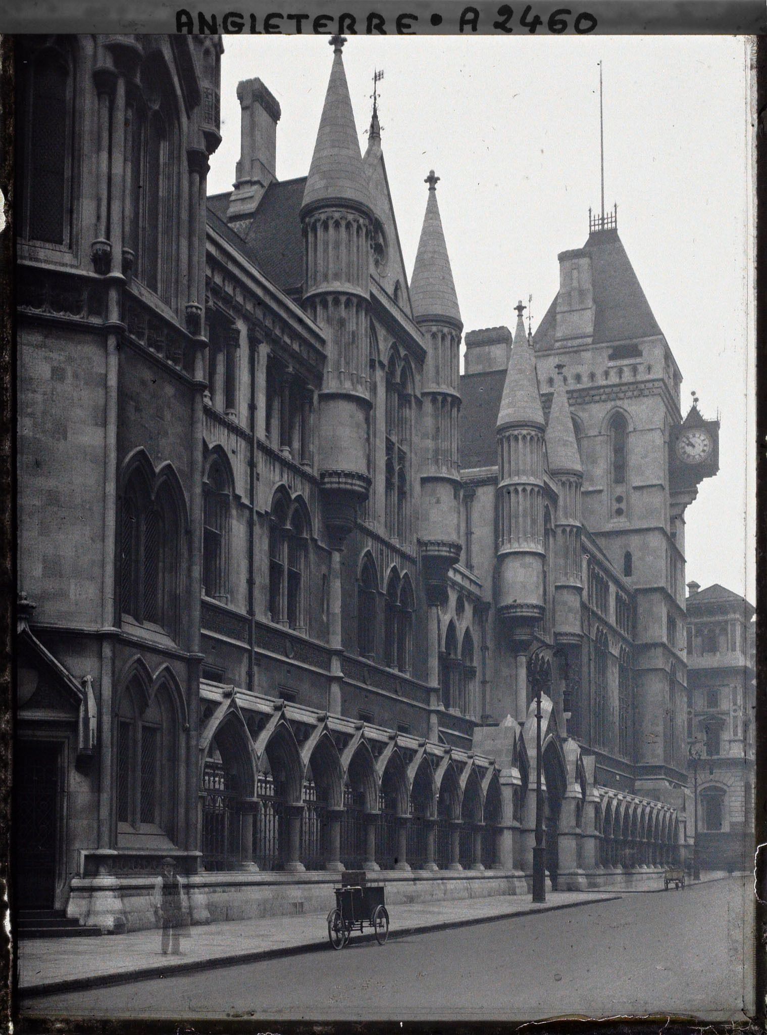 Image représentant The royal courts of justice