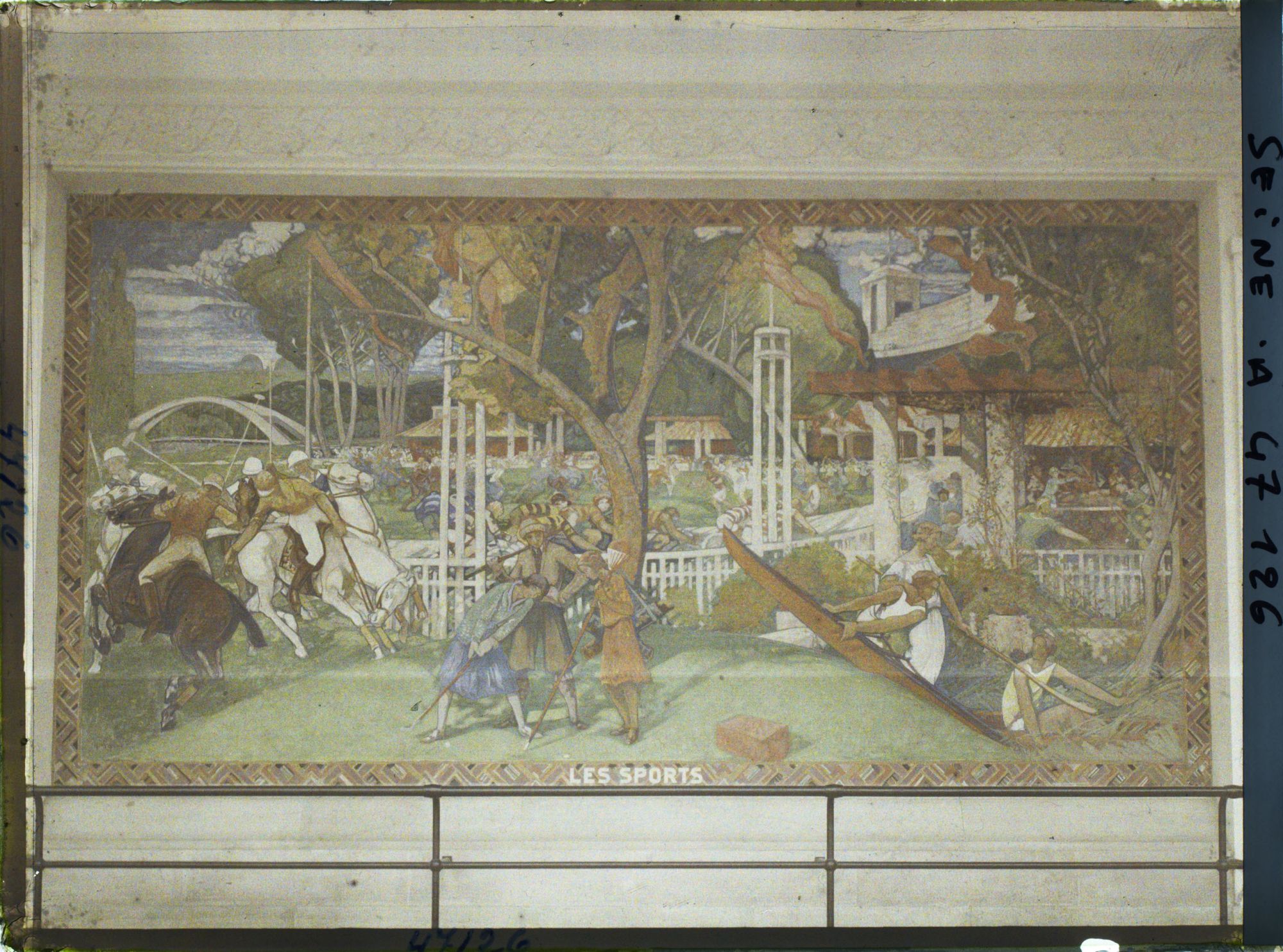 Image représentant L'Exposition des arts décoratifs, Cour des métiers, esplanade des Invalides, Charles Plumet, Panneaux de Marret, Les Sports