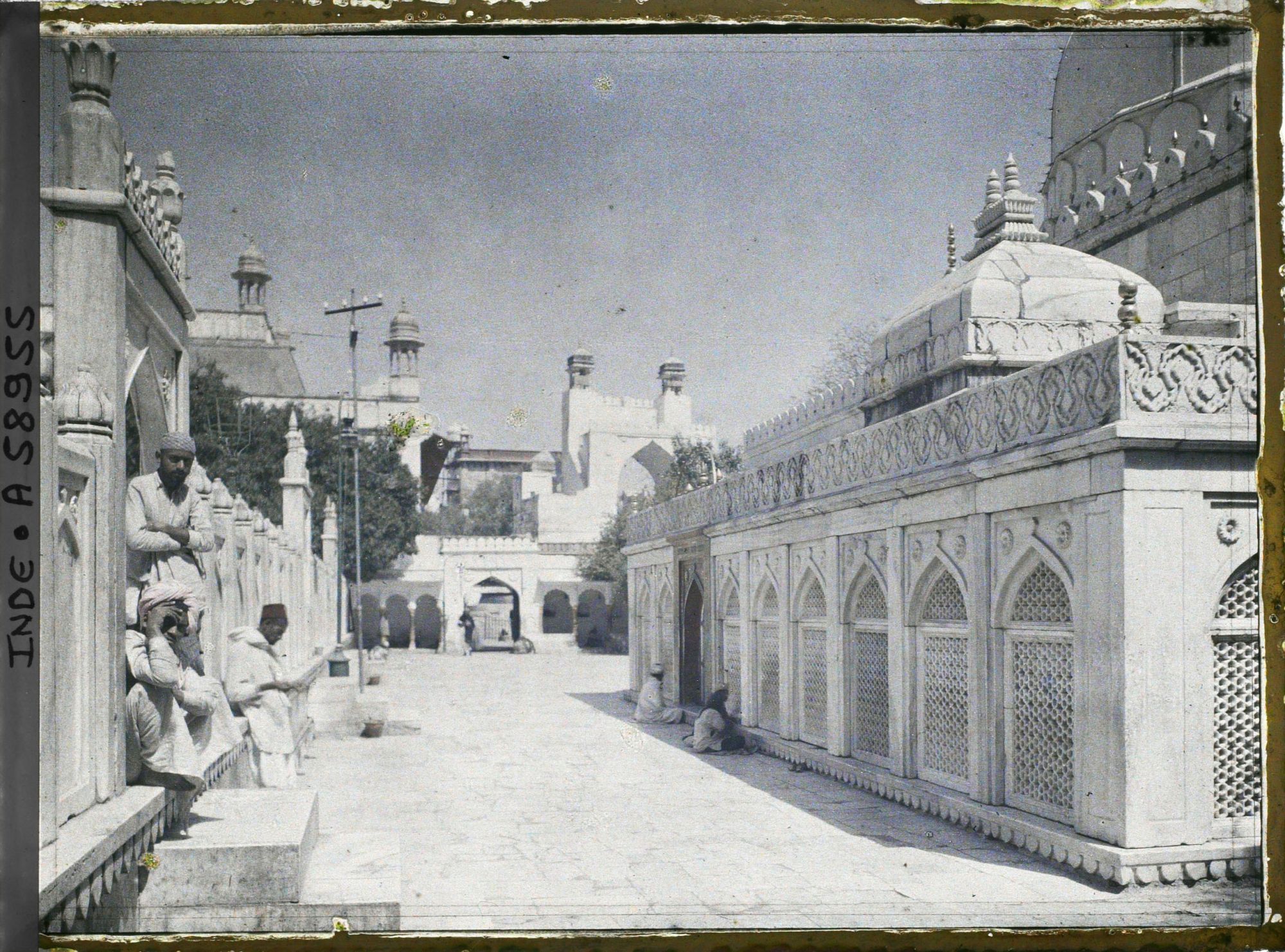 Image représentant La tombe du saint musulman Khaja-ud-Din Chishti dans le dargâh Sharif