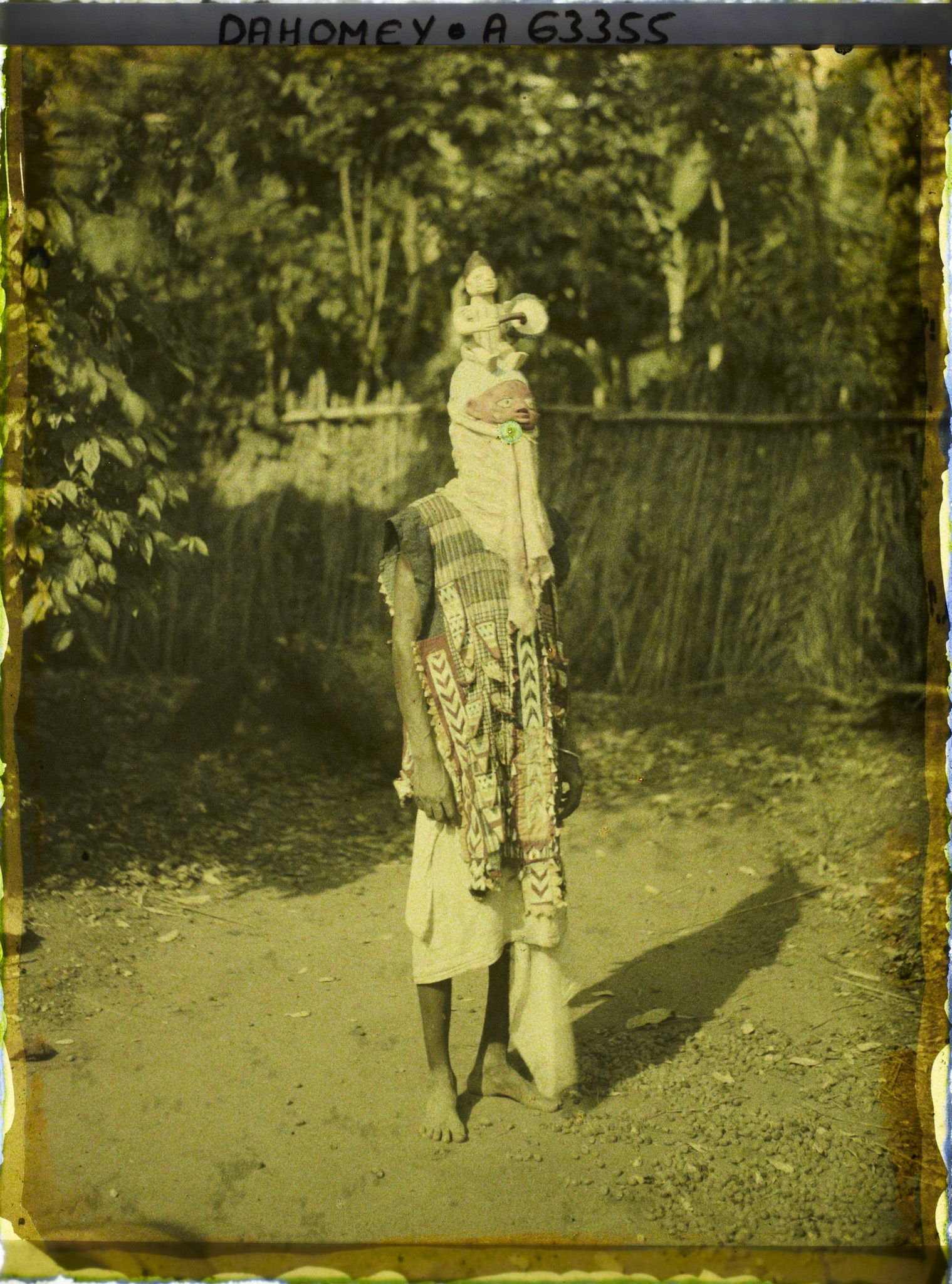 Image représentant Danseur avec le masque " Onigangan " (joueur de tam-tam)