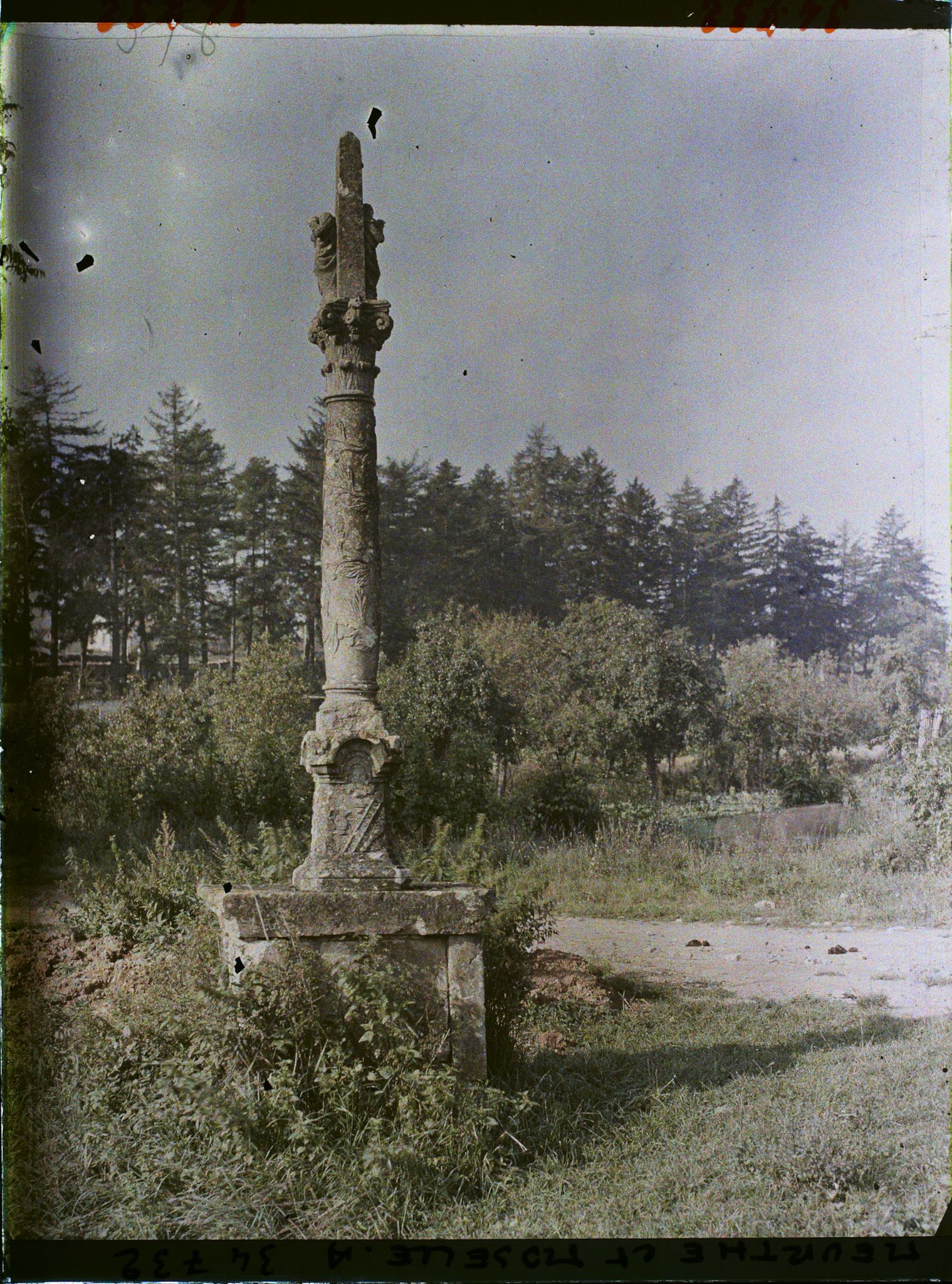 Image représentant France, Thiaucourt, Vieux Calvaire endommagé pendant la Guerre