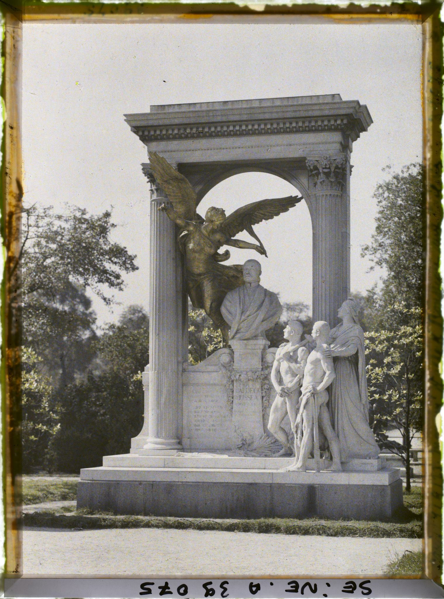 Image représentant Monument de Waldeck Rousseau par Laurent-Honoré Marqueste (1909) au jardin des Tuileries