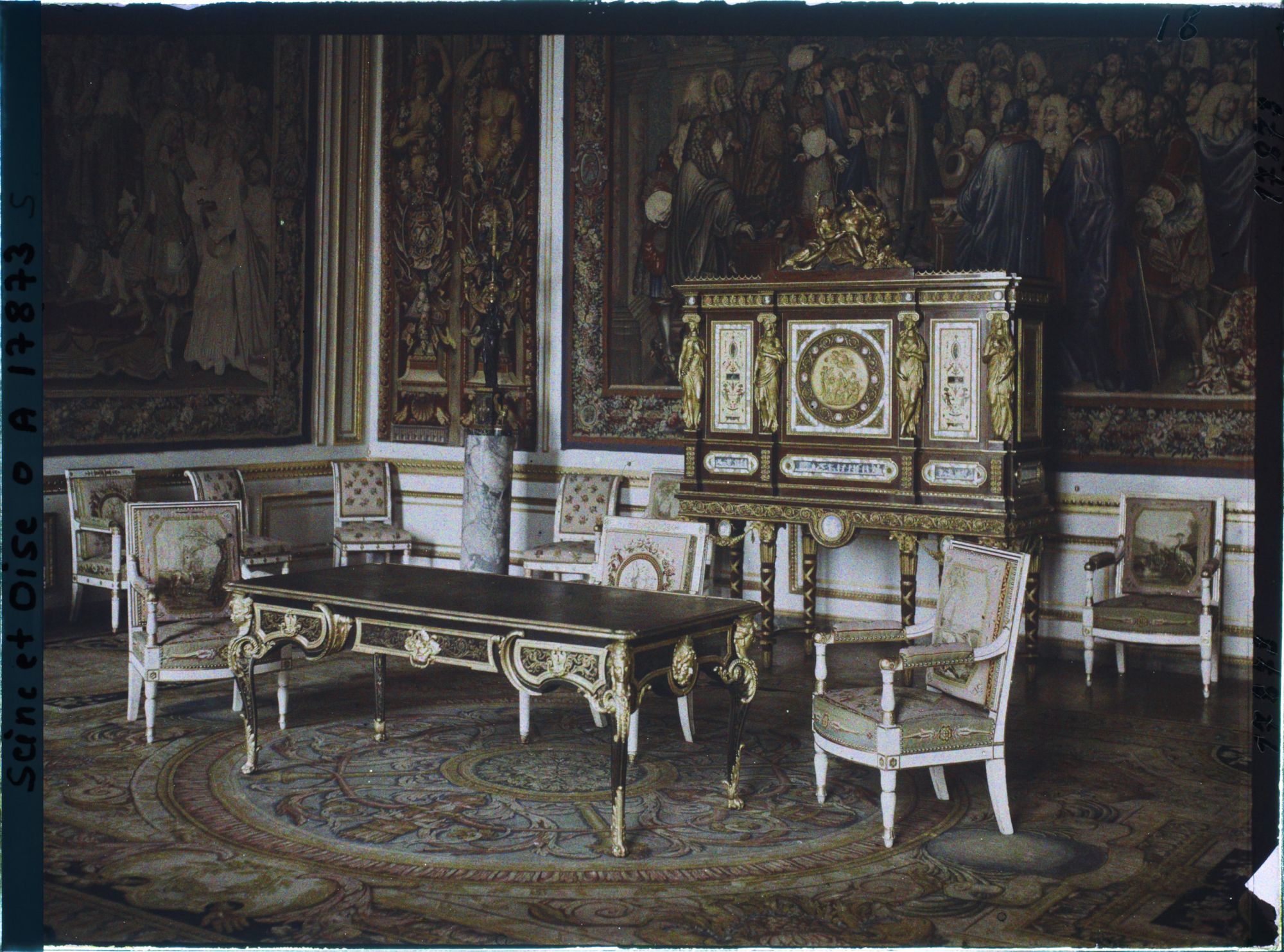 Image représentant France, Versailles, Le Palais de Versailles, Le Salon de Marie Antoinette