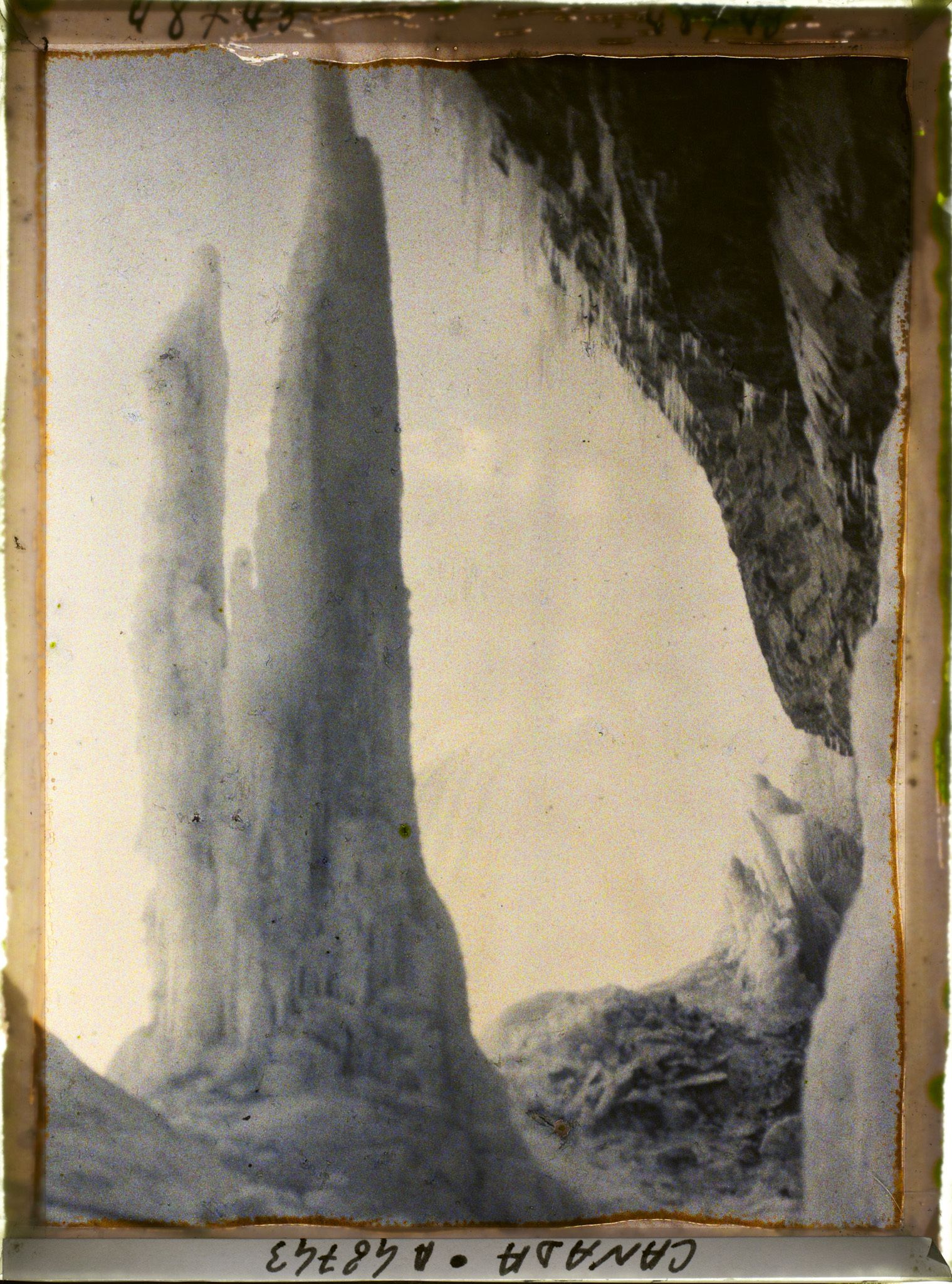 Image représentant Canada, Niagara, Stalagmites sous la Chute