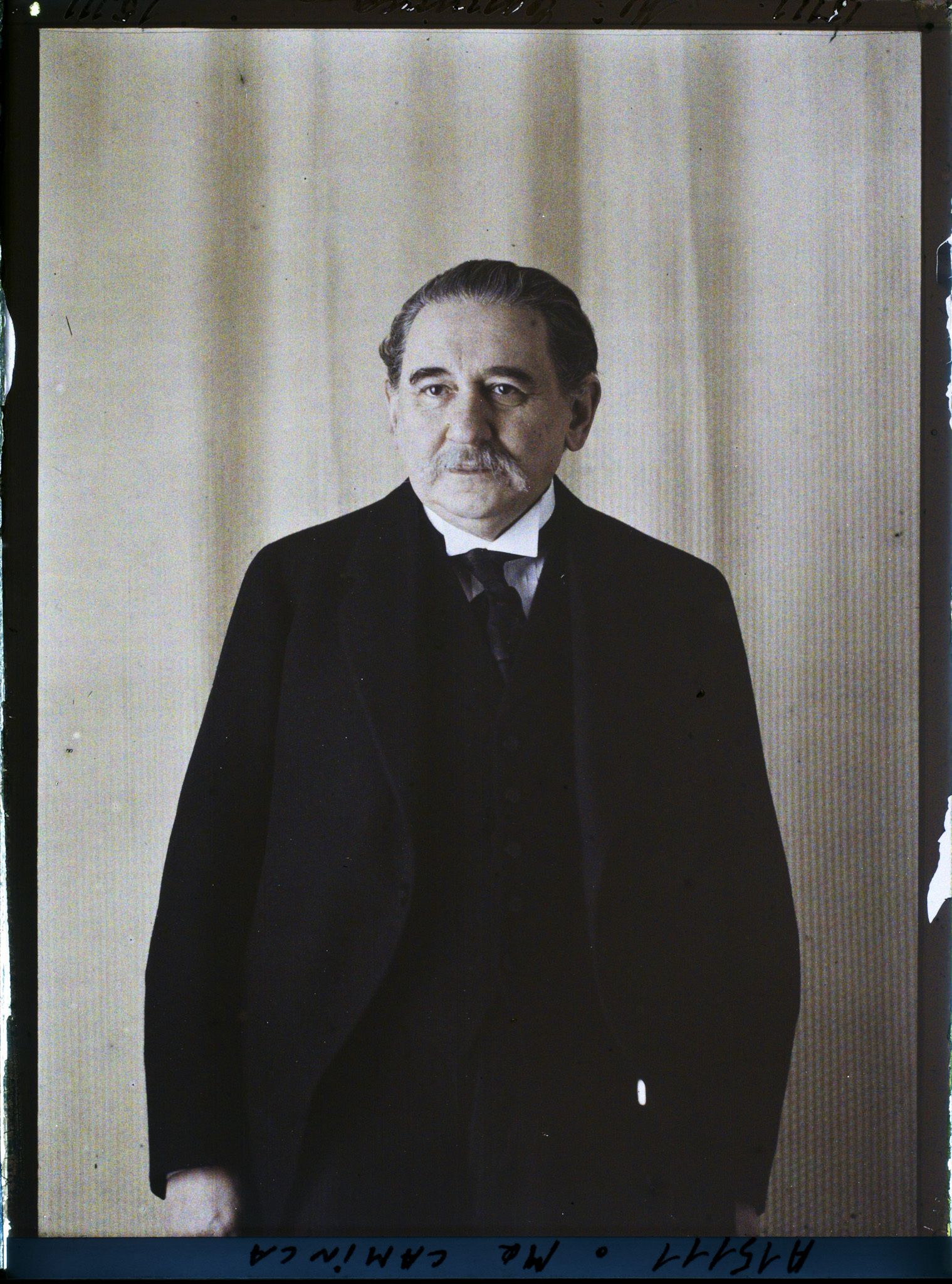 Image représentant Monsieur  https://musee-albert-kahn.s-museum.fr/home/NWQ2OTAwYzNmYjZlZTk1ZWQwODJmMjY4L2dlbmVyaWMtbm90aWNlLXRhYi9hdXRob3JpdHkvNjE3YTc5ZjVjZjhiODk2OGIzMzM3ZDIx/5d6900c3fb6ee95ed082f268/generic-notice-tab/authority/617a79ebcf8b8968b3337056 Boris Kamenka