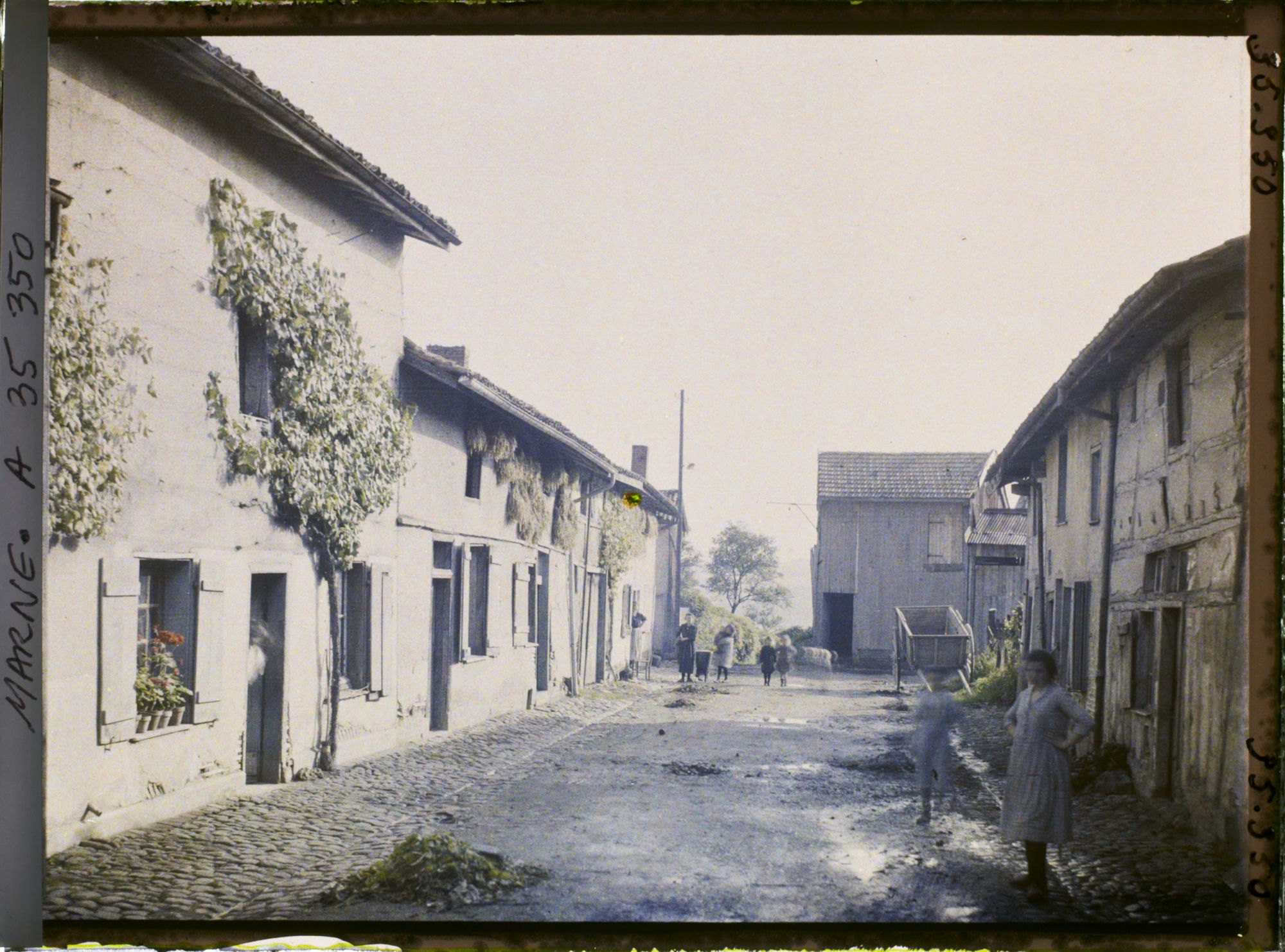 Image représentant France, Ste Menehould le haut, Une vieille rue