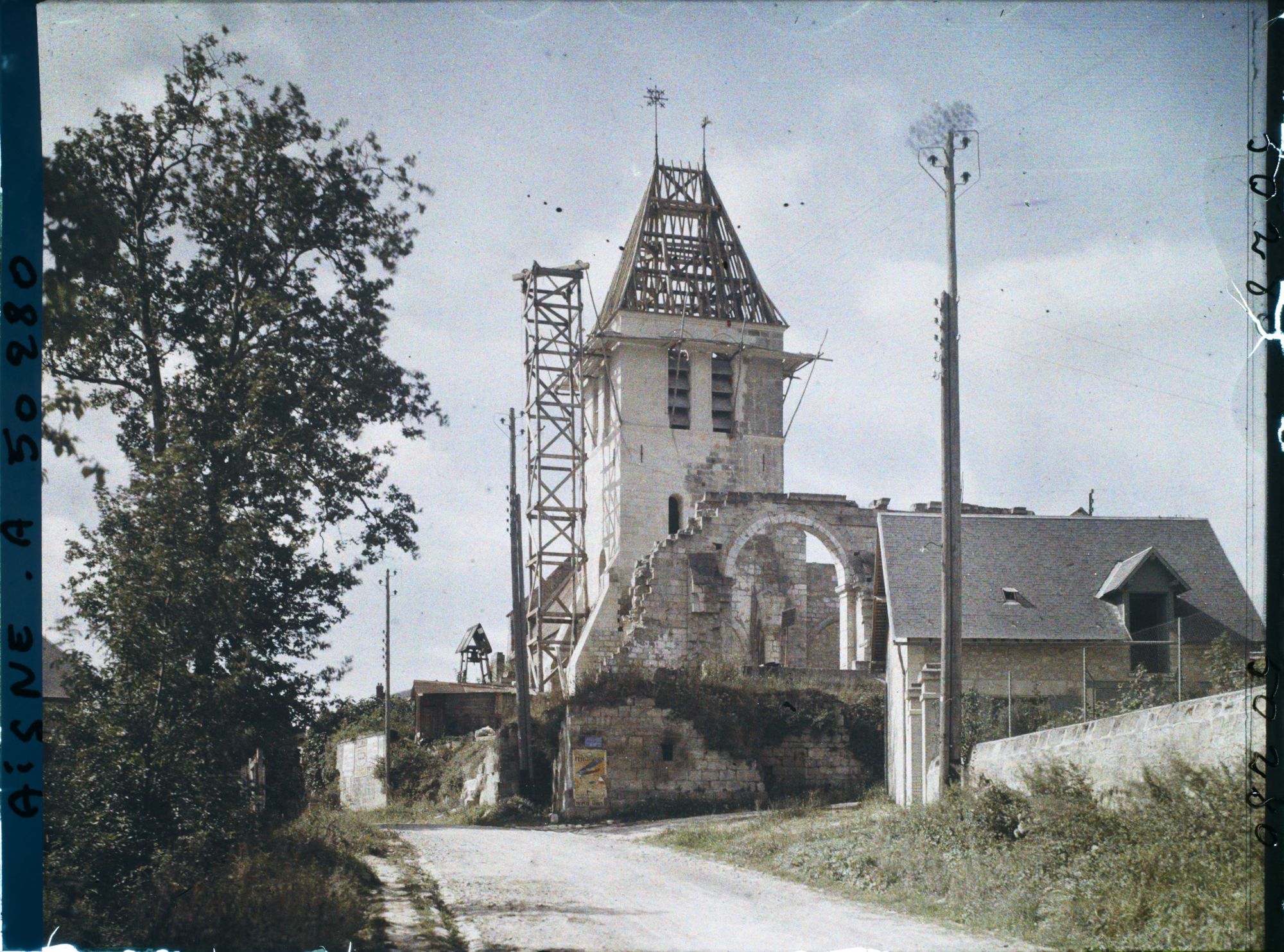 Image représentant France, Condé s/ Aisne, Eglise en reconstruction