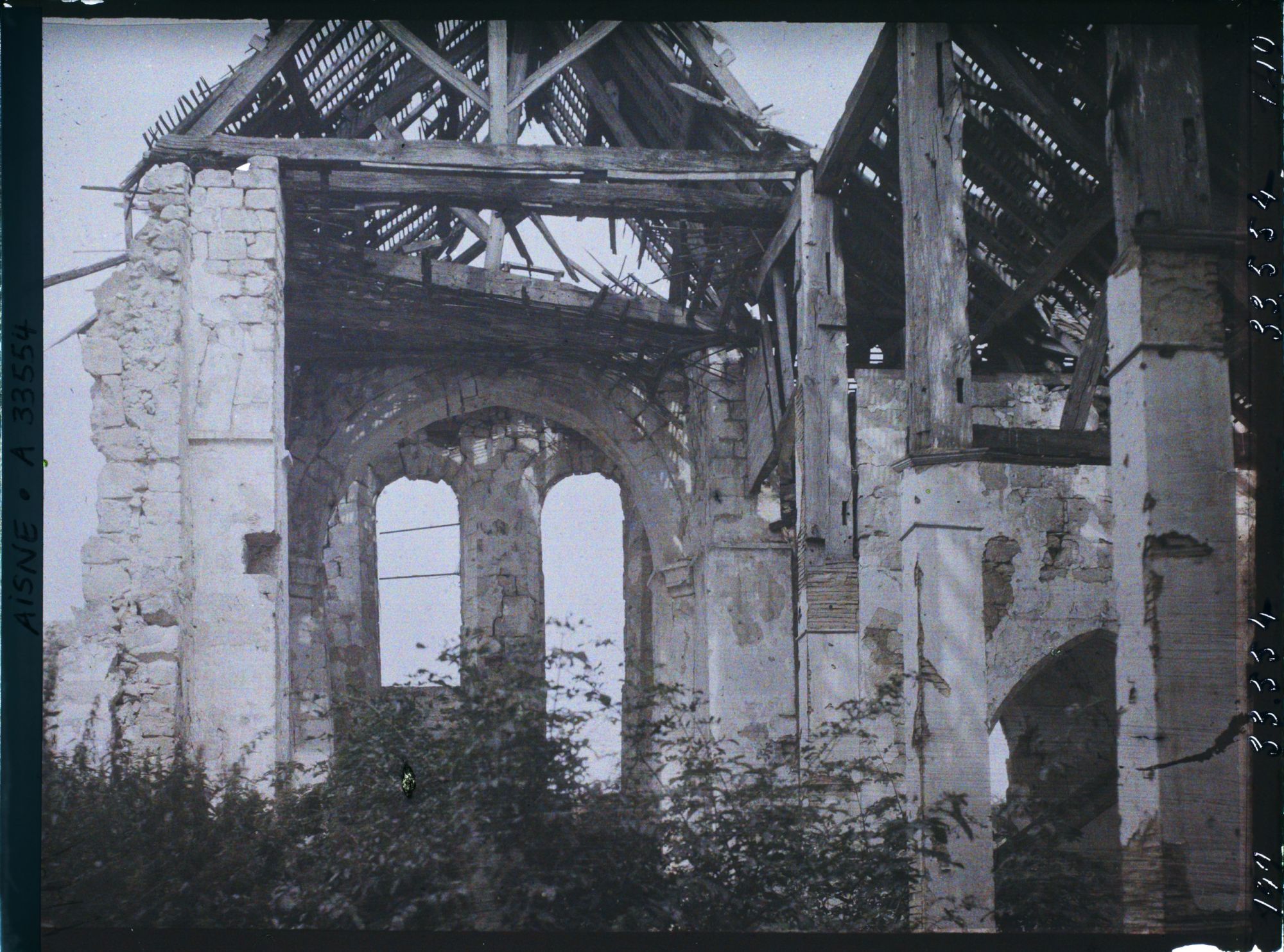 Image représentant France, Oulches, L'intérieur de l'Eglise