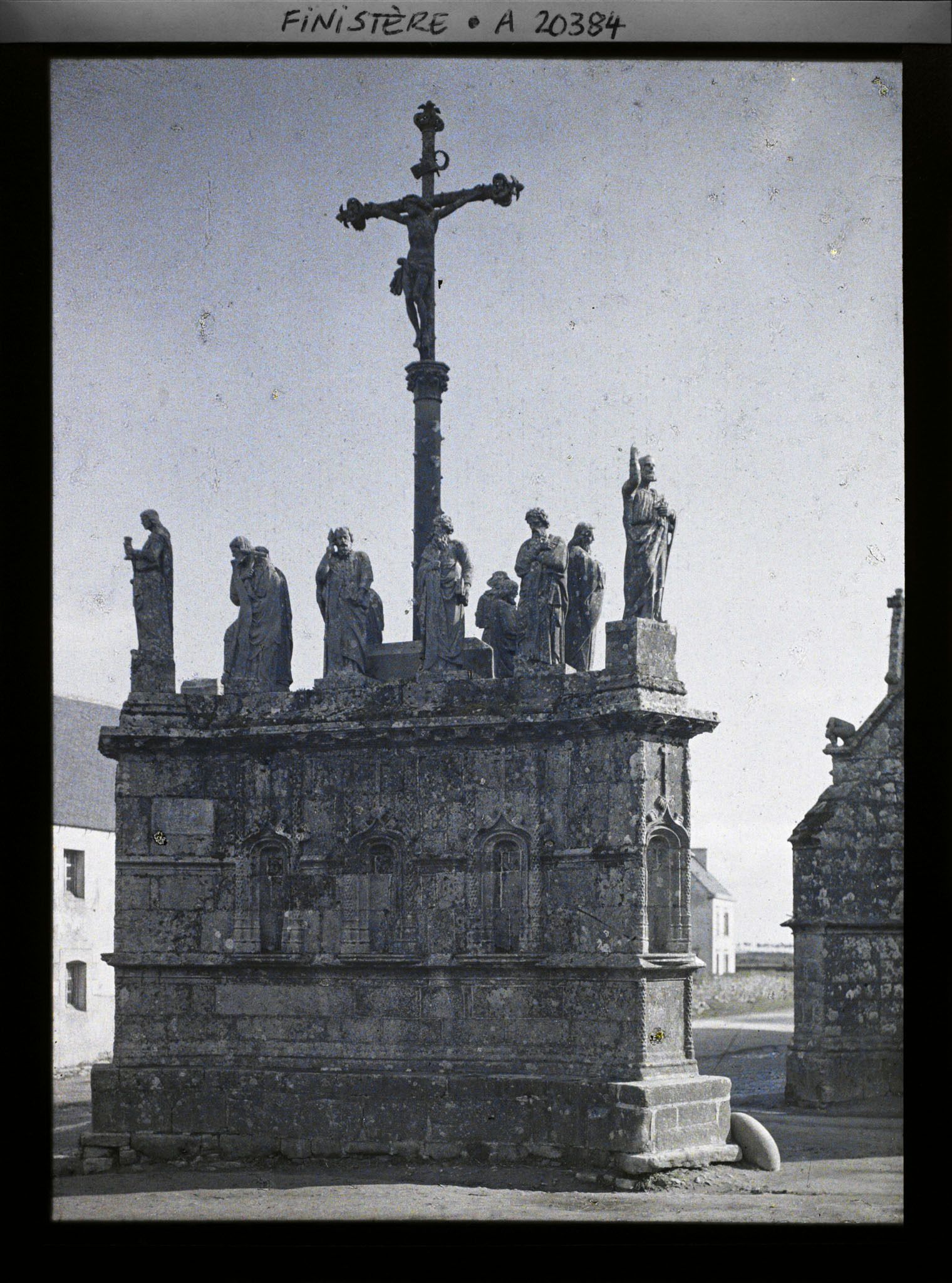 Image représentant Calvaire de l'église Notre-Dame de Confort