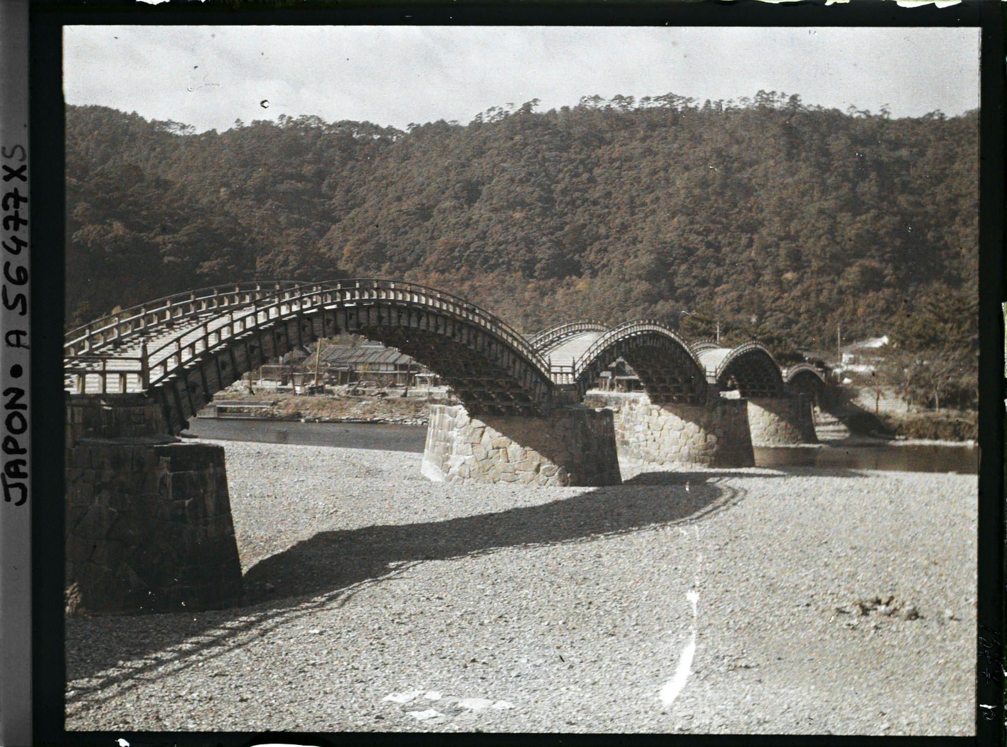 Image représentant le Kintaikyo-bashi (pont de l'écharpe de brocart), sur la rivière Nishikigawa