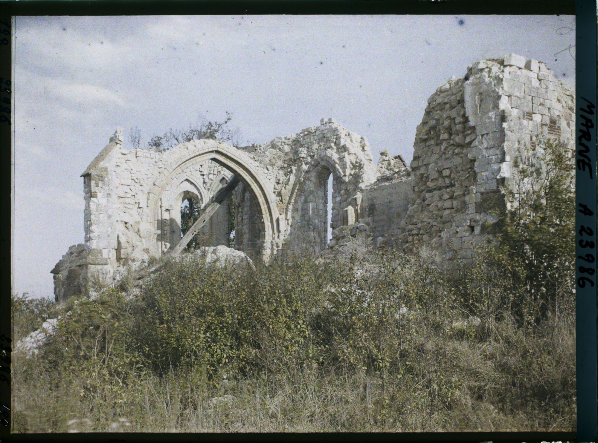 Image représentant France, Hurlus, Les restes de l'Eglise de Hurlus