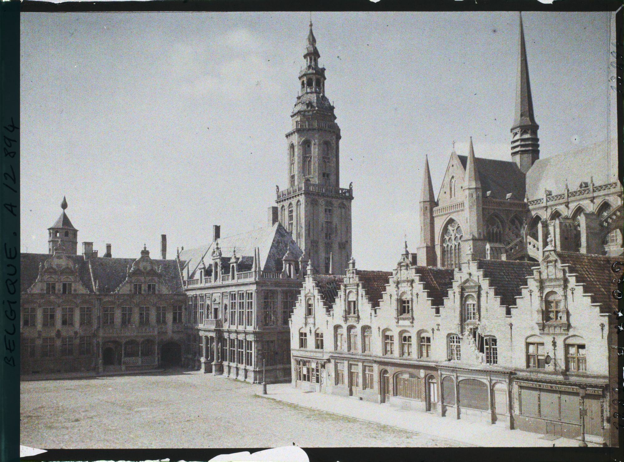 Image représentant Belgique, Furnes, Place