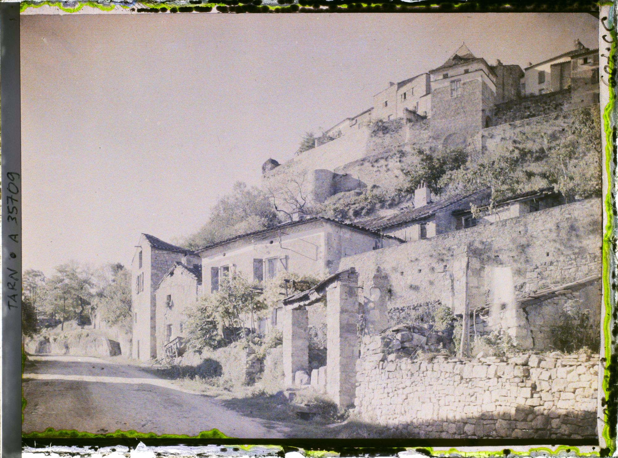 Image représentant Les remparts côté est de la ville