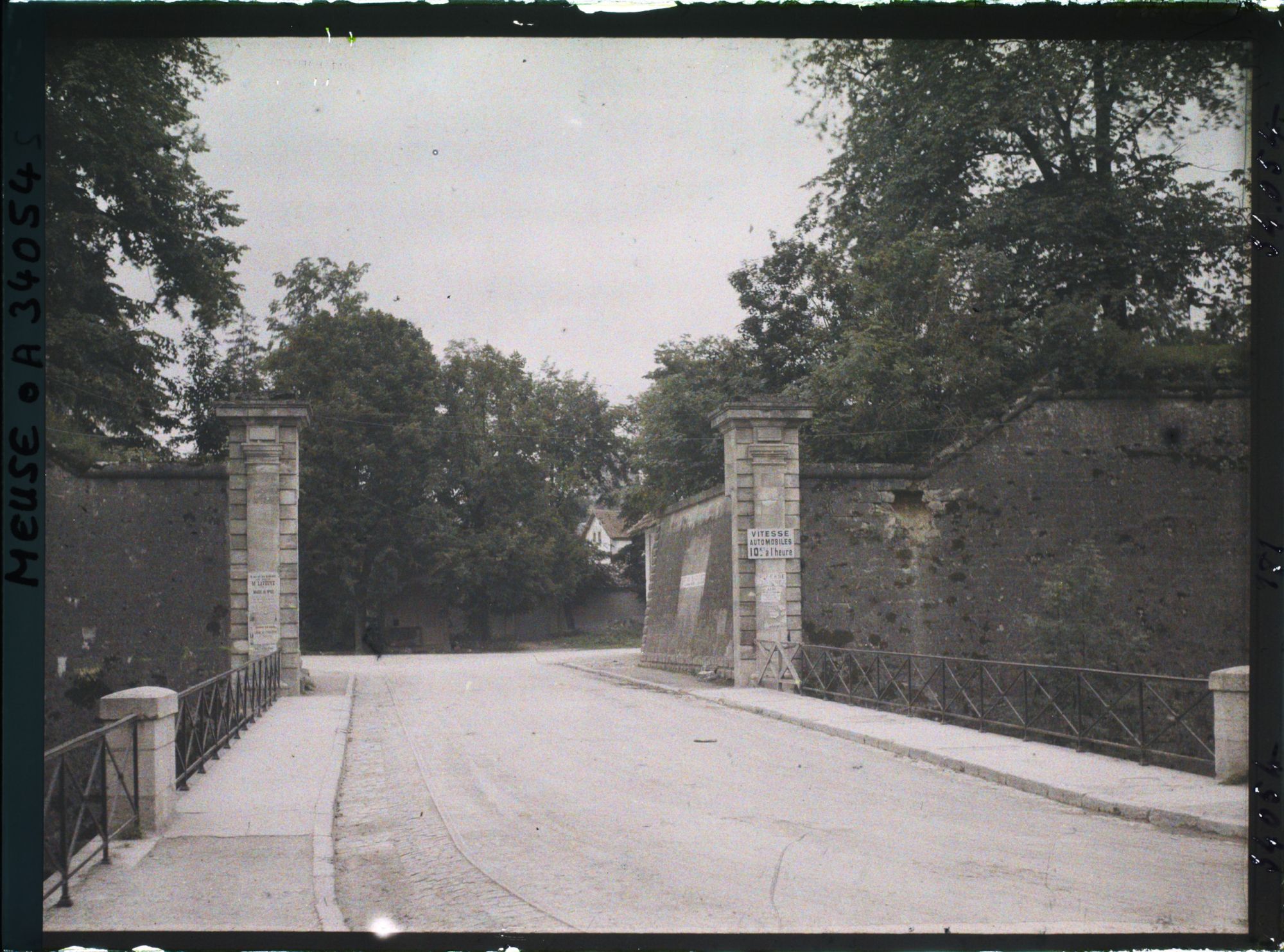 Image représentant France, Verdun, La Porte de France vue de l'extérieur