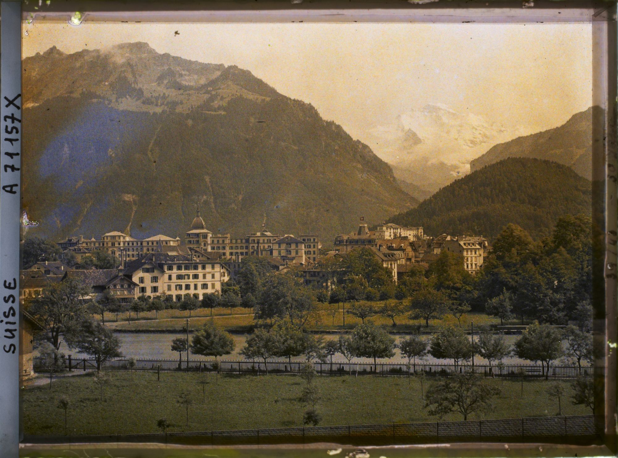 Image représentant Interlaken, l'Aar et la Jungfrau