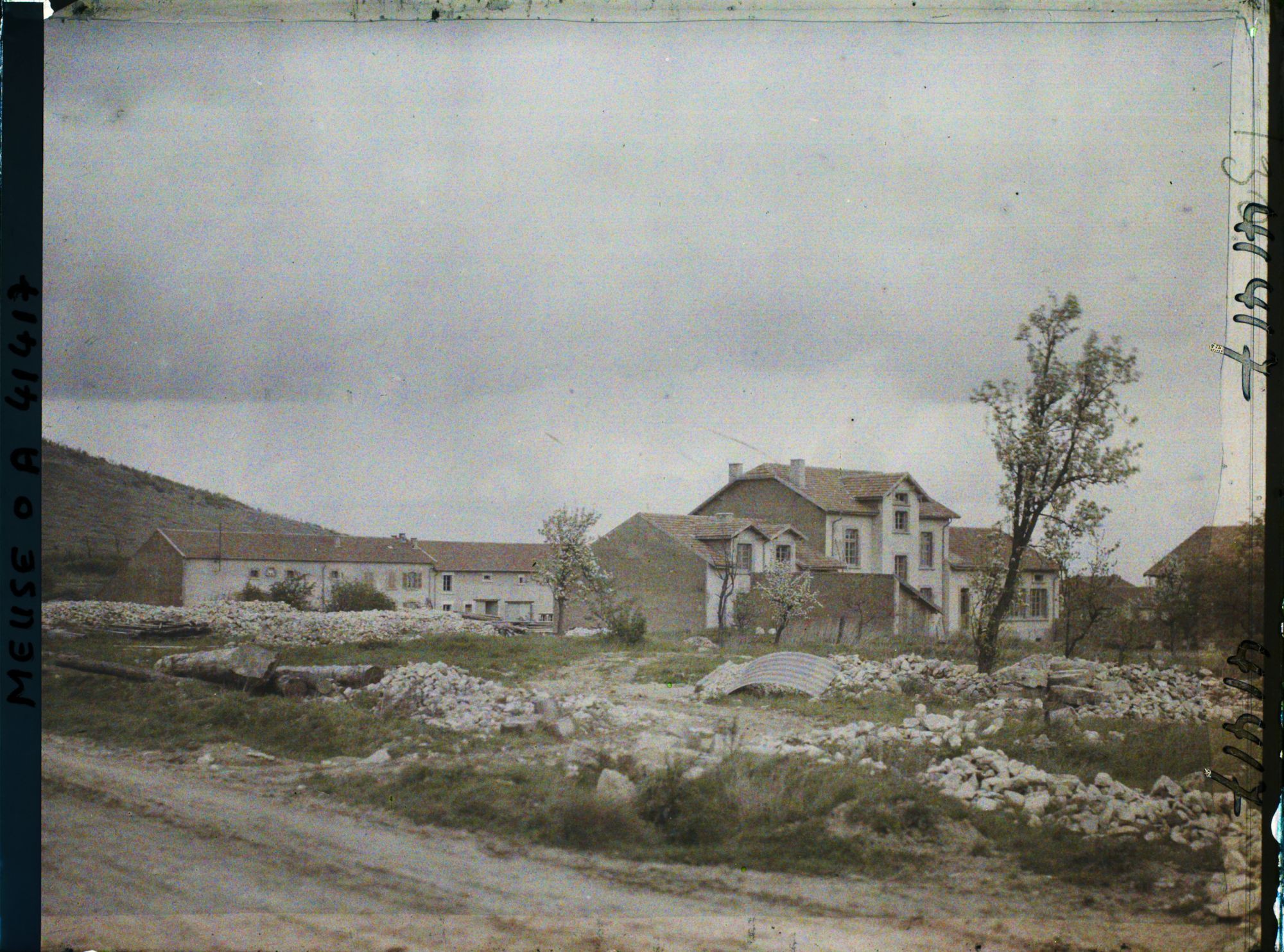 Image représentant France, Combres, Vue vers la Mairie