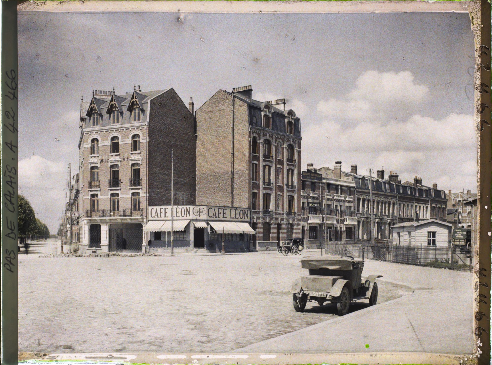 Image représentant France, Arras, Place de la Gare et Rue de Douai Cité des Cheminots