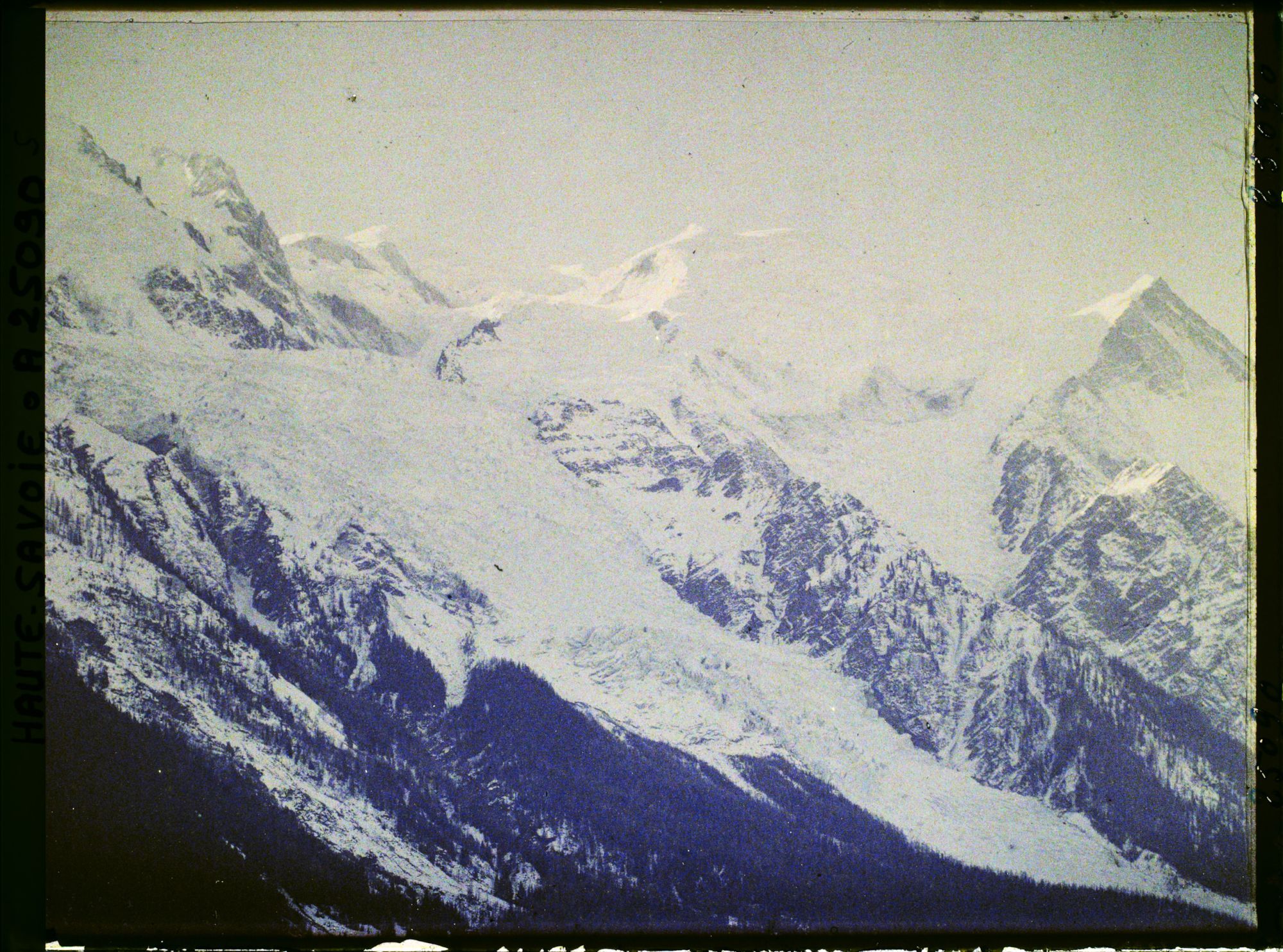 Image représentant France Les Alpes, Vallée de Chamonix. Lever de Soleil s/ le Mt Blanc, le Dome et l'aiguille du Goûter (8h 1/2)