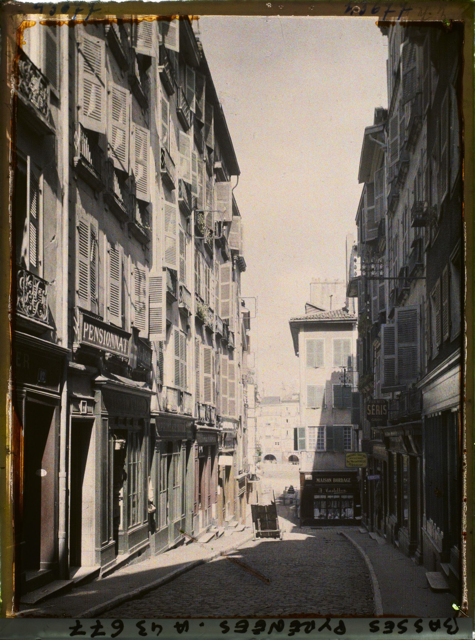 Image représentant France, Bayonne, La rue de la Cathédrale