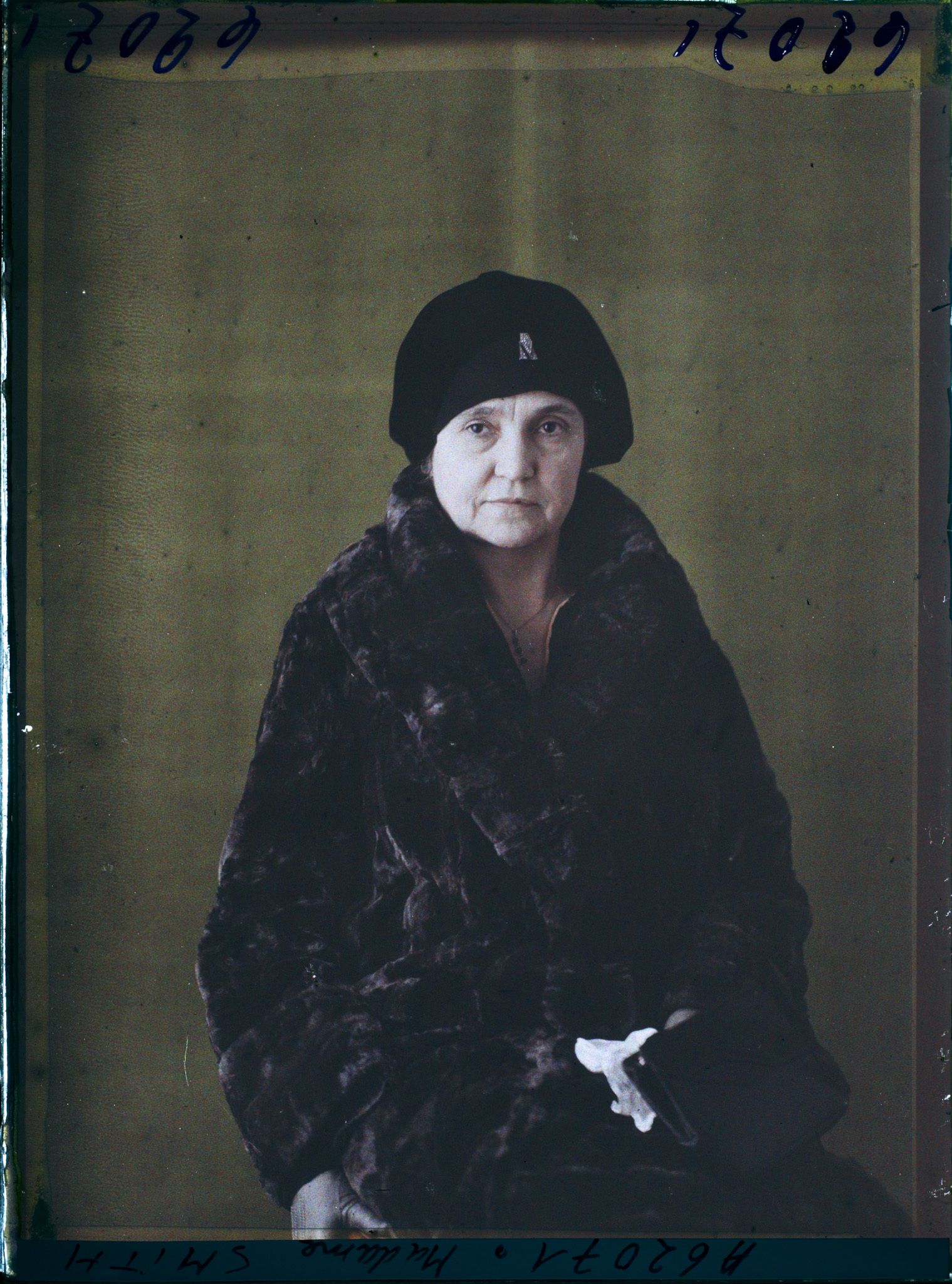 Image représentant https://musee-albert-kahn.s-museum.fr/home/NWQ2OTAwYzNmYjZlZTk1ZWQwODJmMjY4L2dlbmVyaWMtbm90aWNlLXRhYi9hdXRob3JpdHkvNjE3YTc5ZjVjZjhiODk2OGIzMzM3ZDIx/5d6900c3fb6ee95ed082f268/generic-notice-tab/authority/617a79ebcf8b8968b33377f5 Madame Hugh A. Smith