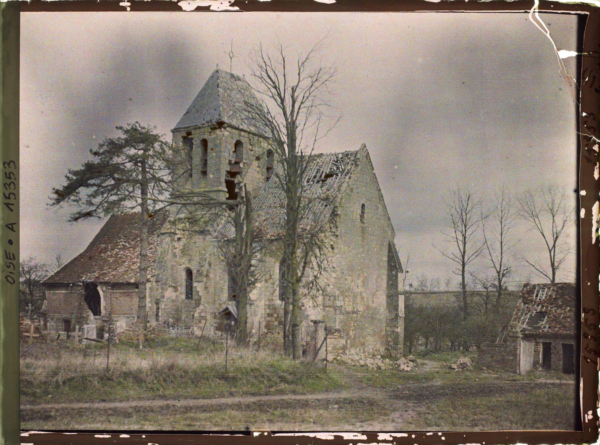 Image représentant L'église Saint-Pierre après les bombardements