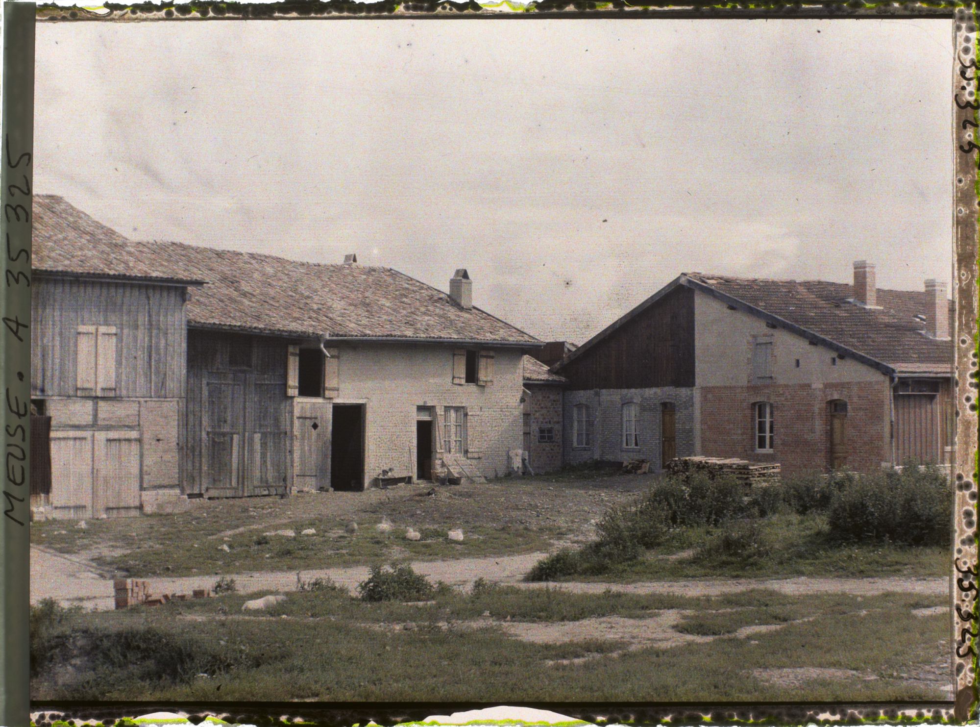 Image représentant France, Les Islettes, Reconstructions et maisons restaurées