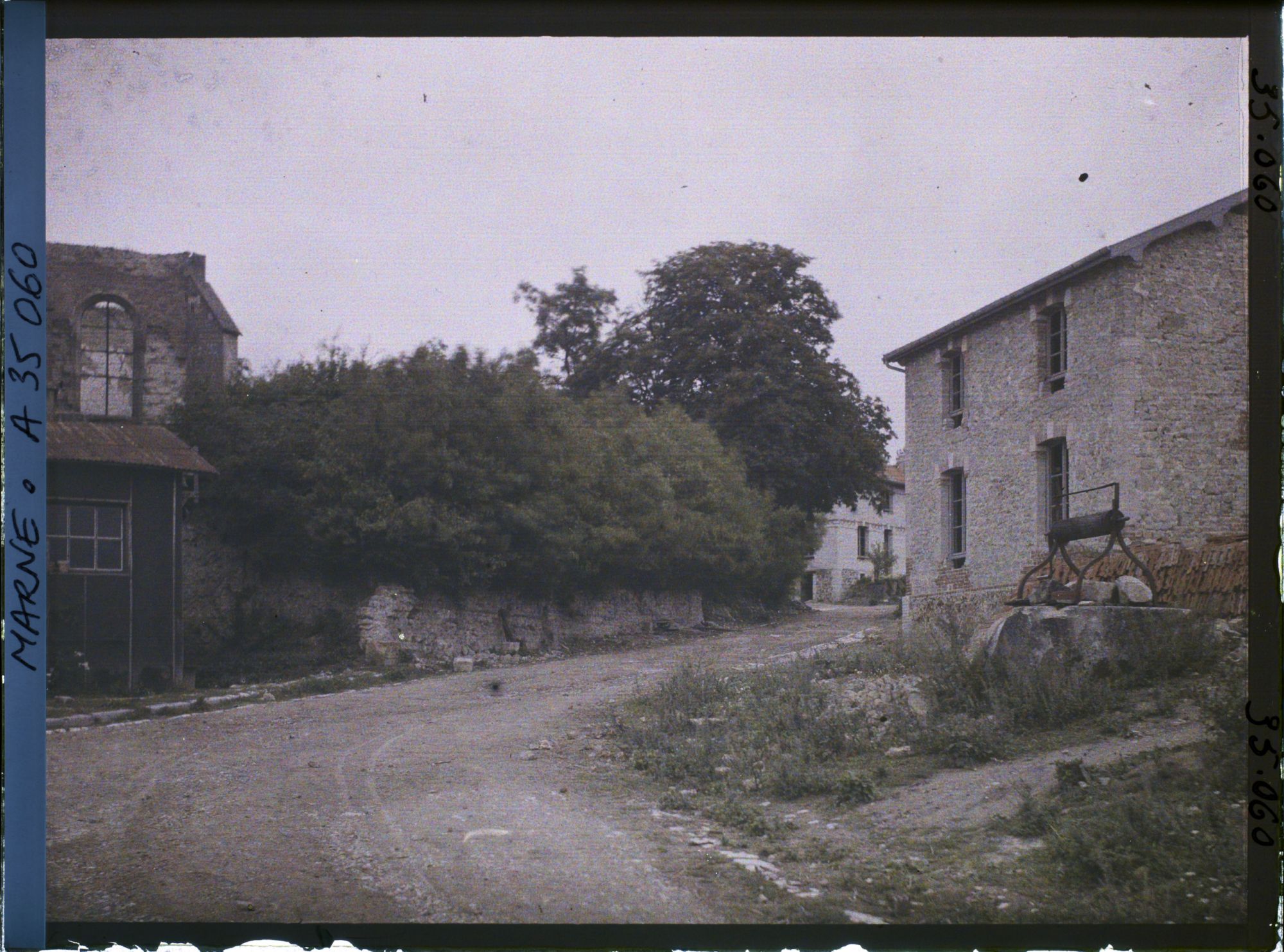 Image représentant France, St Thomas (Marne), Entrée de St Thomas par Vienne la Ville