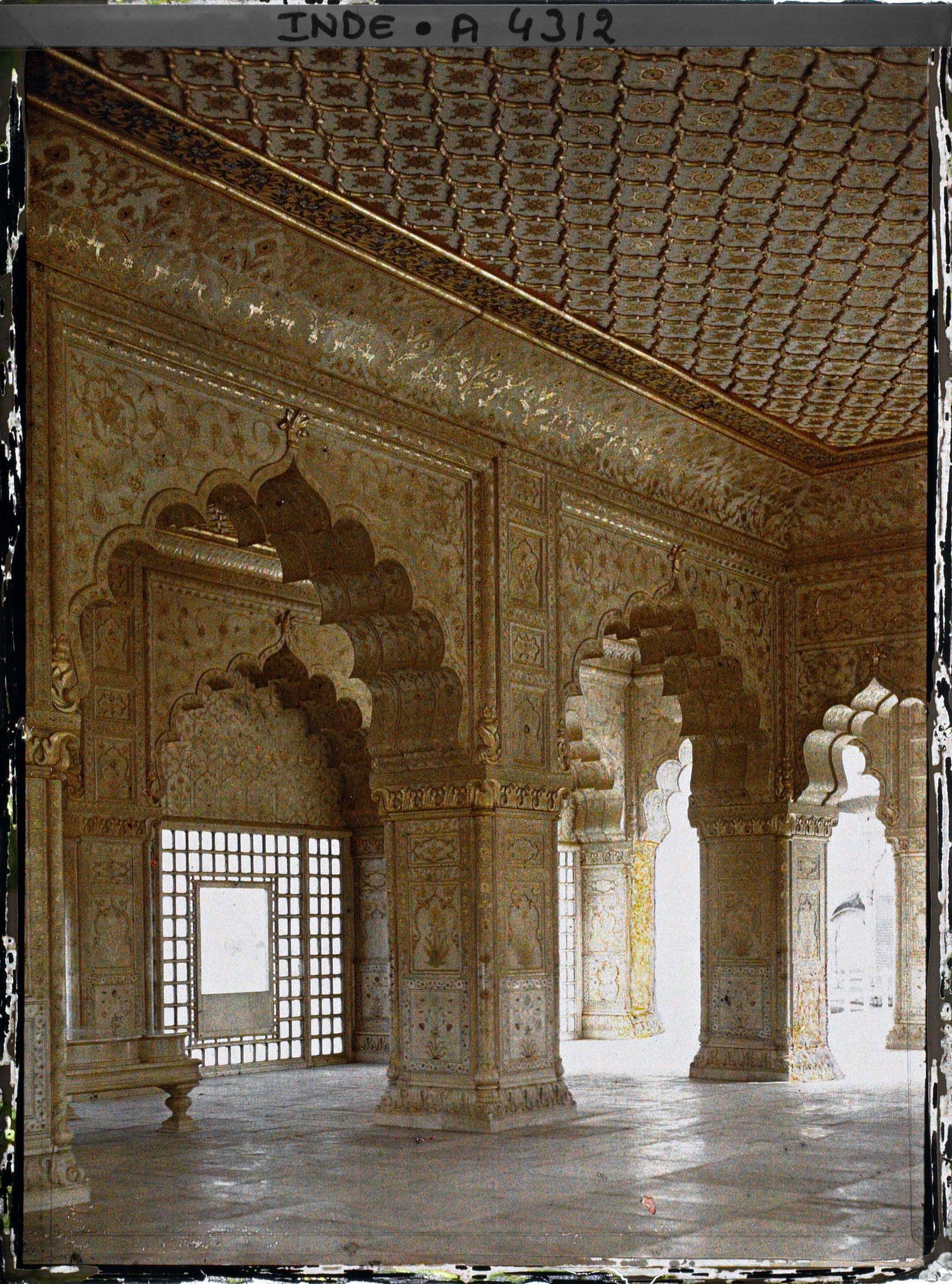 Image représentant Intérieur de la salle des audiences privées (Diwan-i-Khas) dans le fort Rouge (Lal Qila)