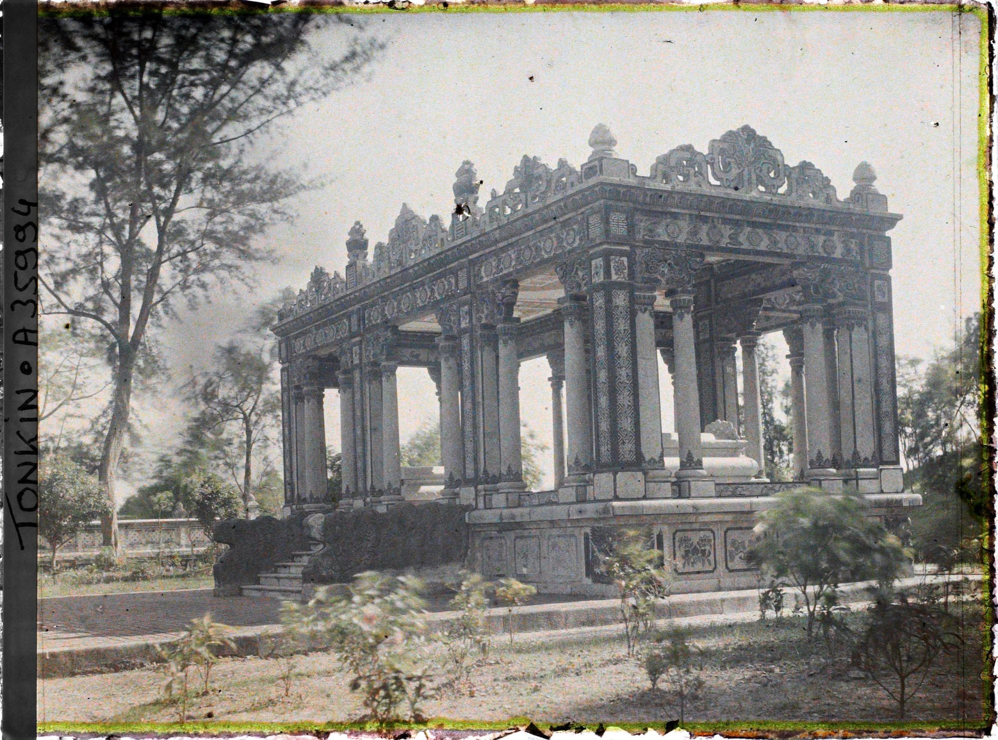 Image représentant Le monument funéraire d'un grand mandarin