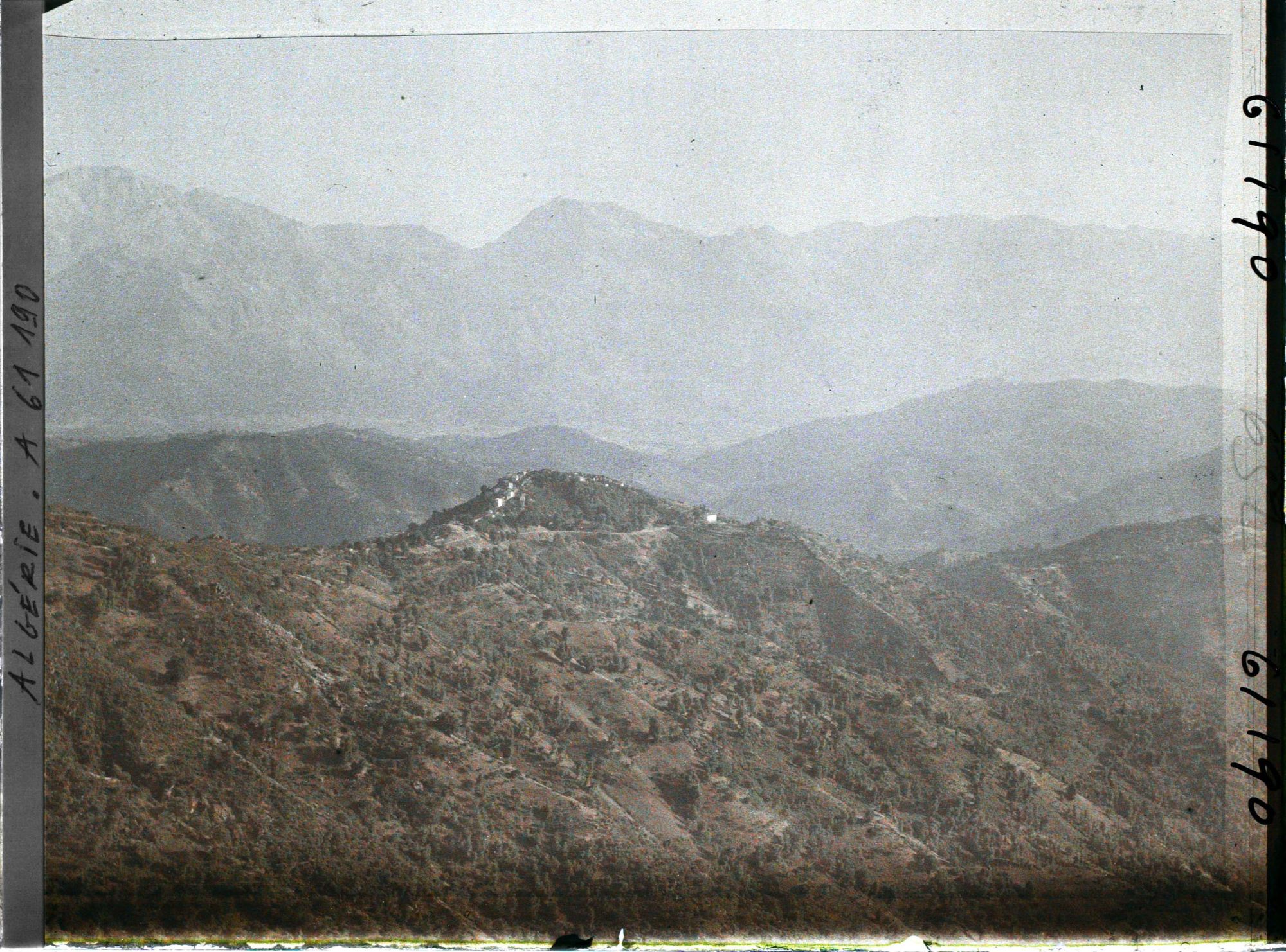 Image représentant Vue générale de Fort National et de la chaîne de montagne du Djurdjura