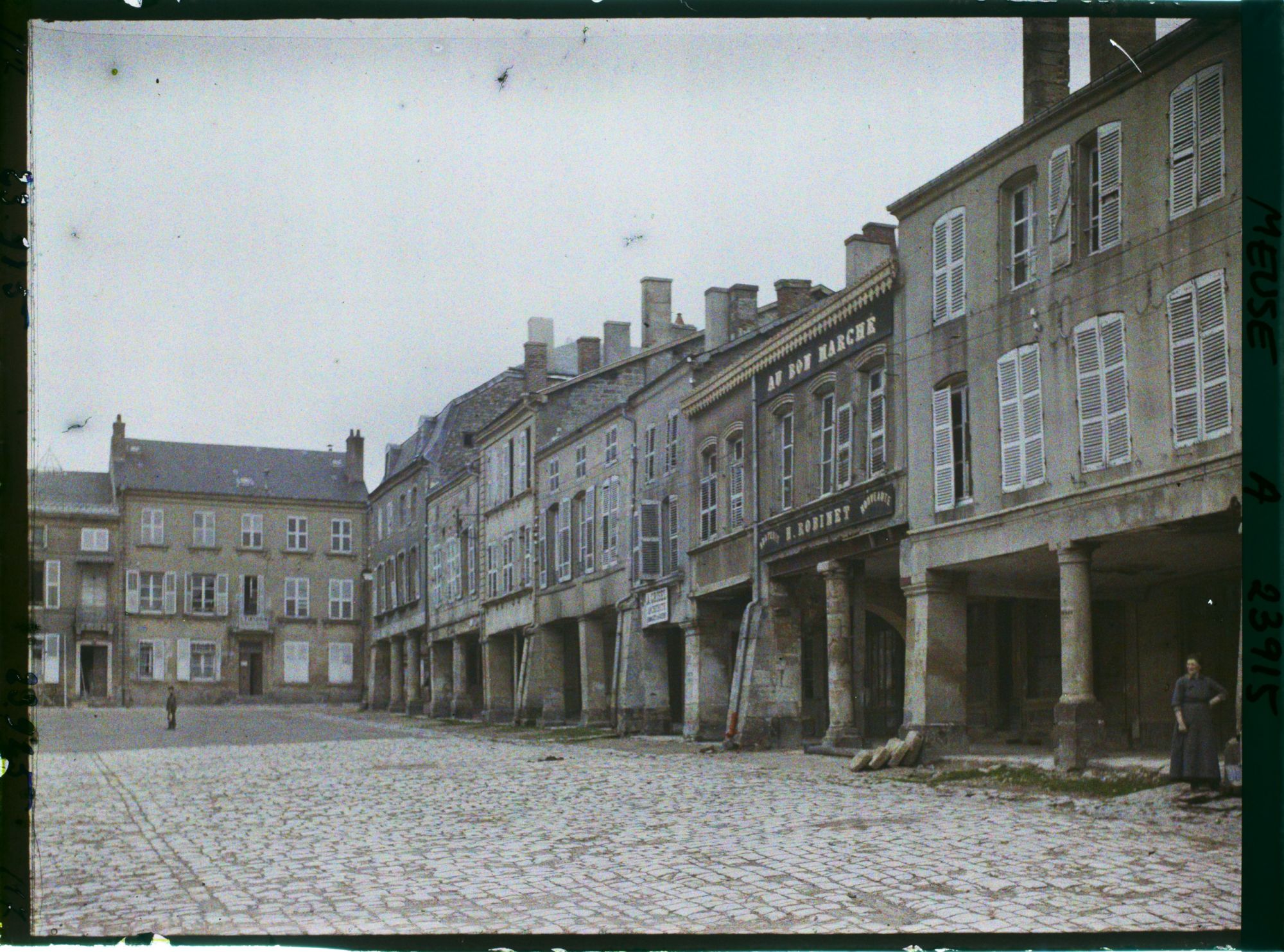 Image représentant France, Stenay, La place de la République