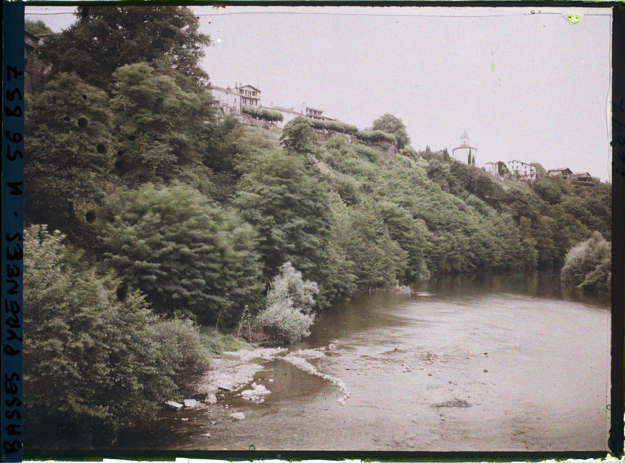 Image représentant France, Bas Cambo, Vue prise du Pont s/ la Nive vers le Haut Cambo.