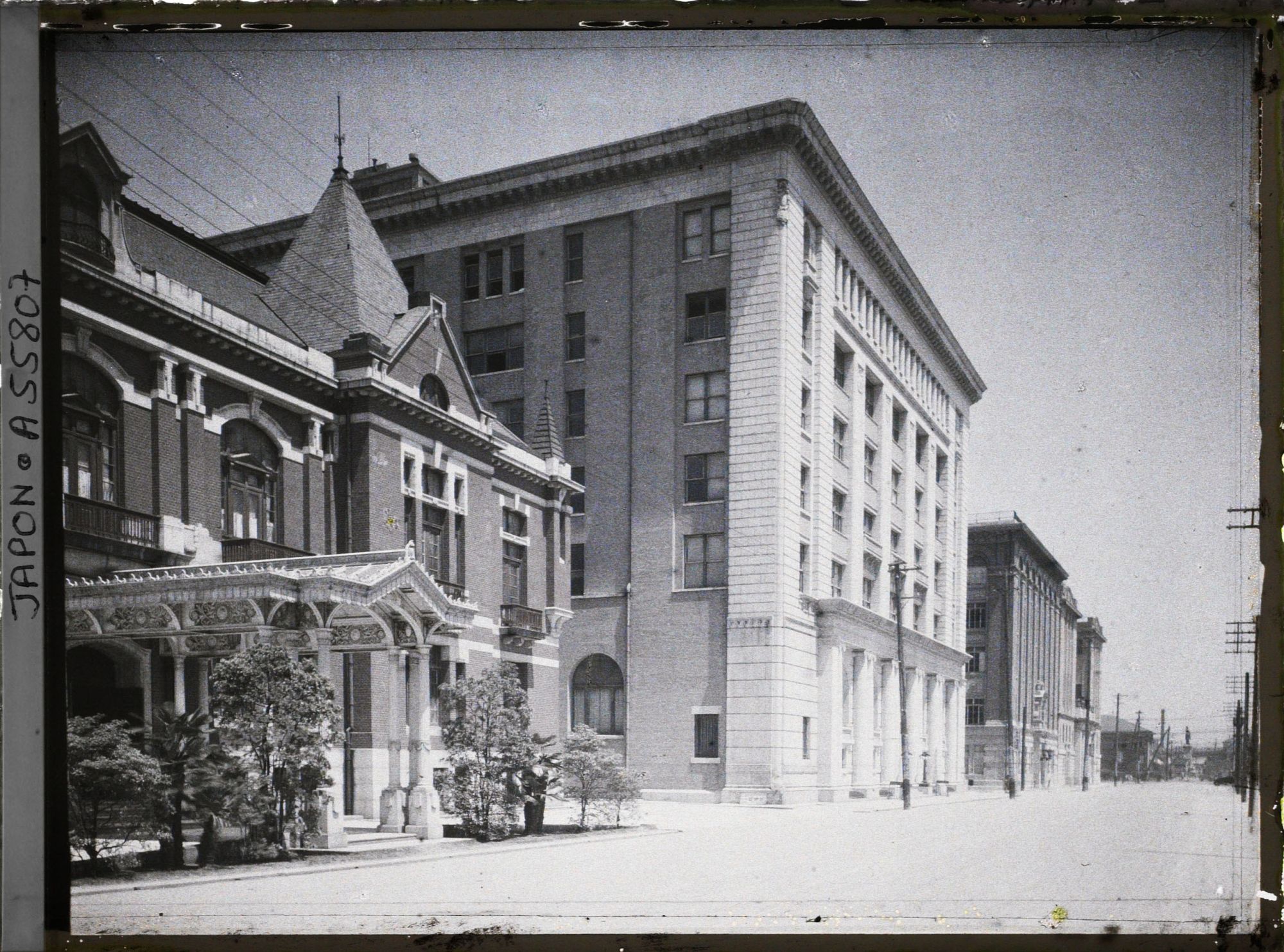 Image représentant Une rue de Marunouchi (quartier des affaires surnommé "Le Petit Londres")