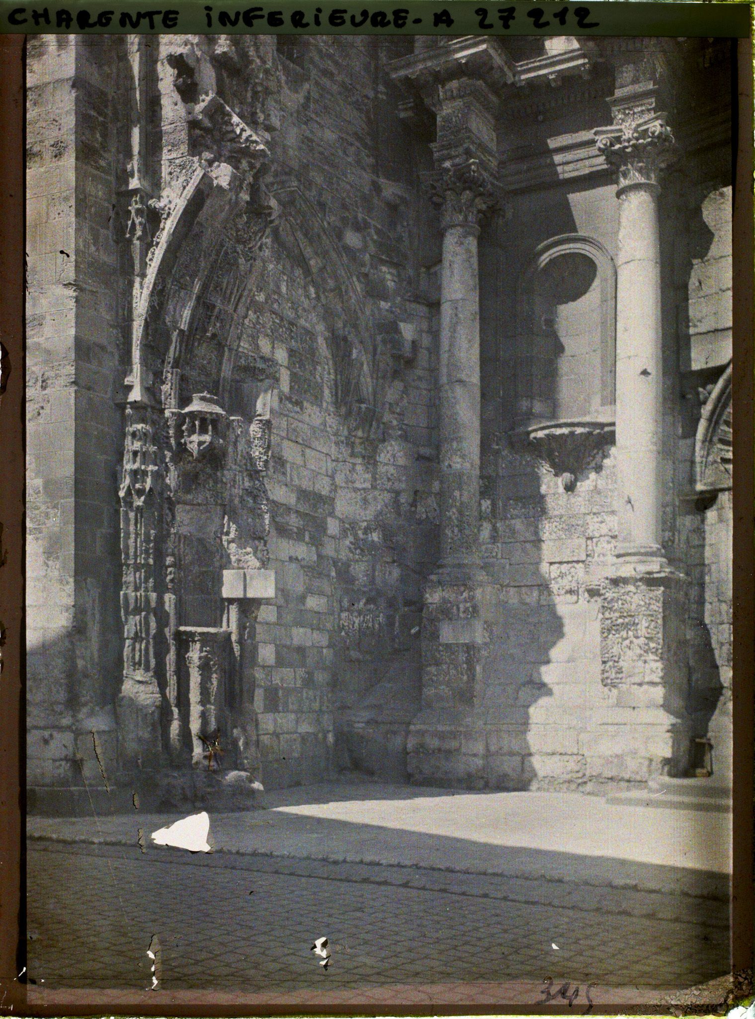 Image représentant Détail de la façade de l'église Saint-Sauveur