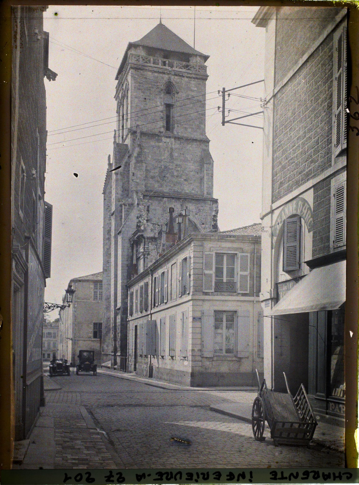 Image représentant Le clocher de la cathédrale Saint-Louis, vu depuis le 13 rue des Augustins