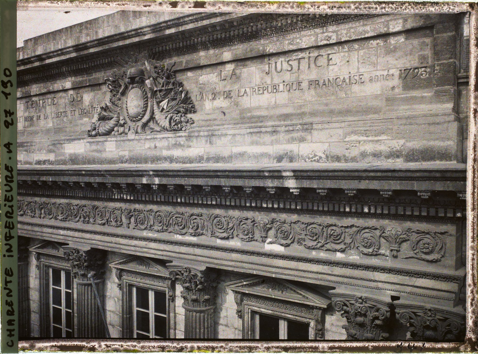 Image représentant Le fronton de l'actuel Tribunal de Grande instance, 10 rue du Palais