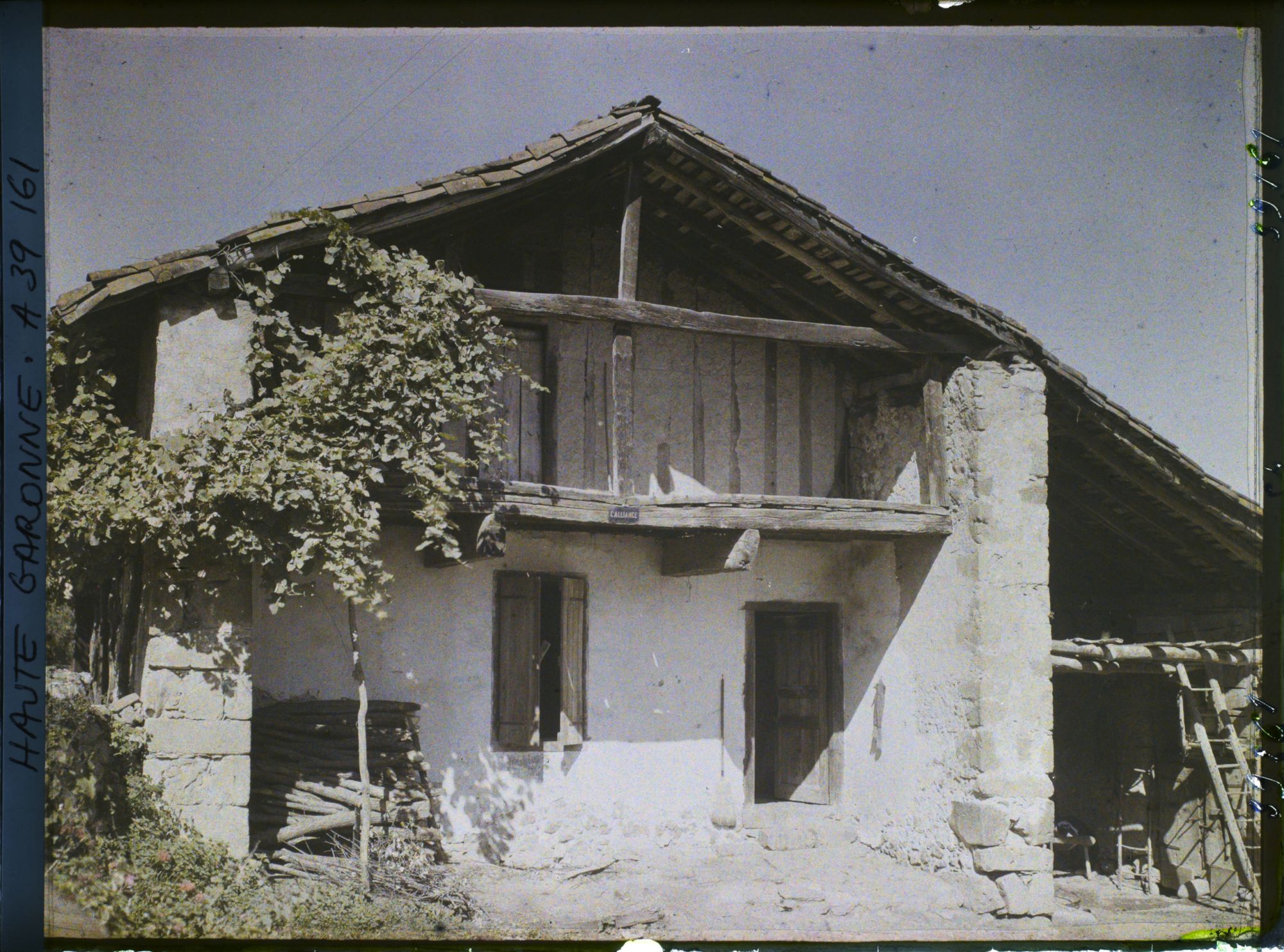 Image représentant France, Montespan (Hte Garonne), Une vieille maison
