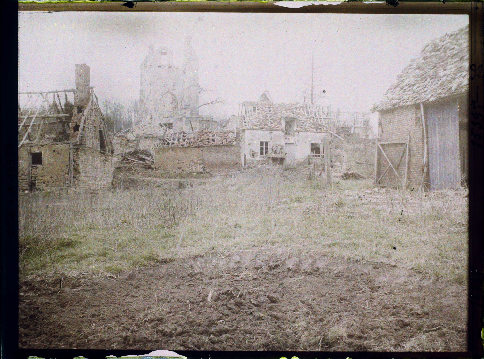 Image représentant France, Vignemont, Le Village de Vignemont avec les ruines de l'Eglise