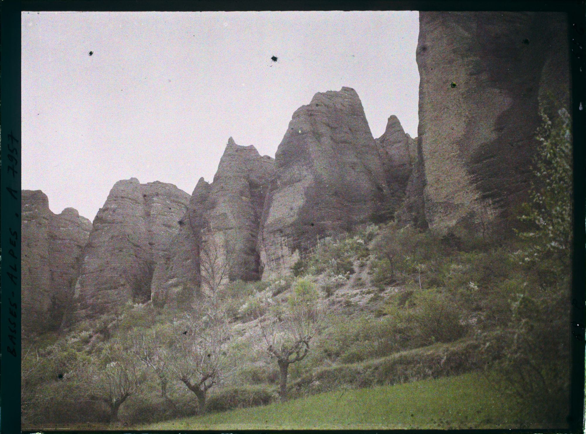 Image représentant Les Rochers du village