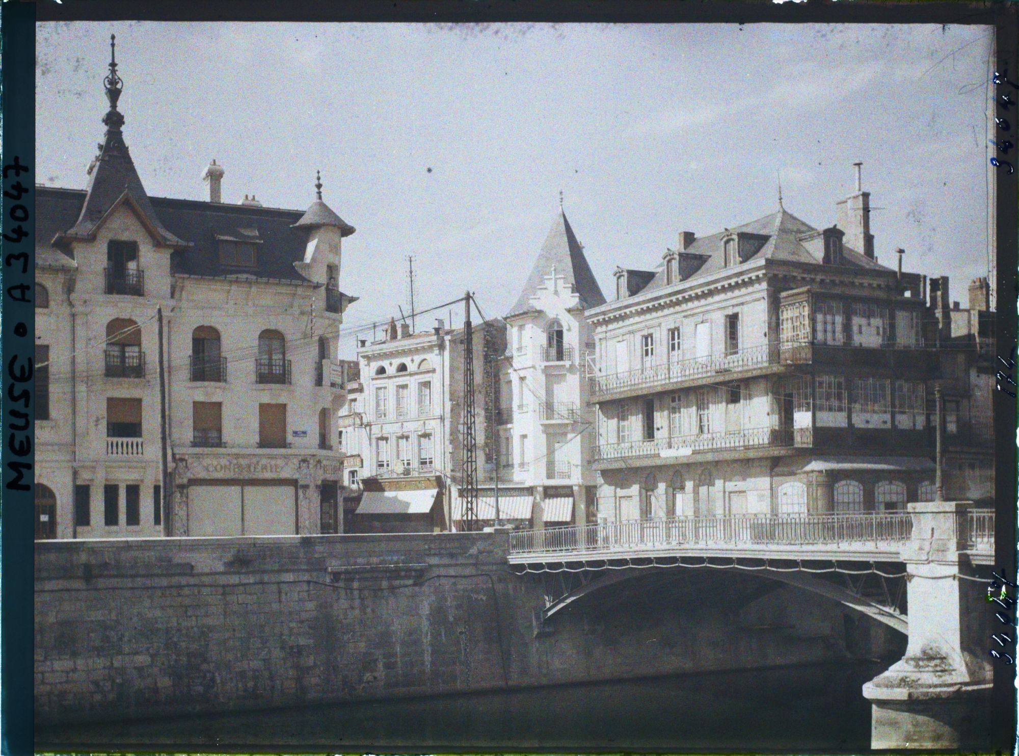 Image représentant France, Verdun, Le Pont du Théâtre et le Constructions neuves