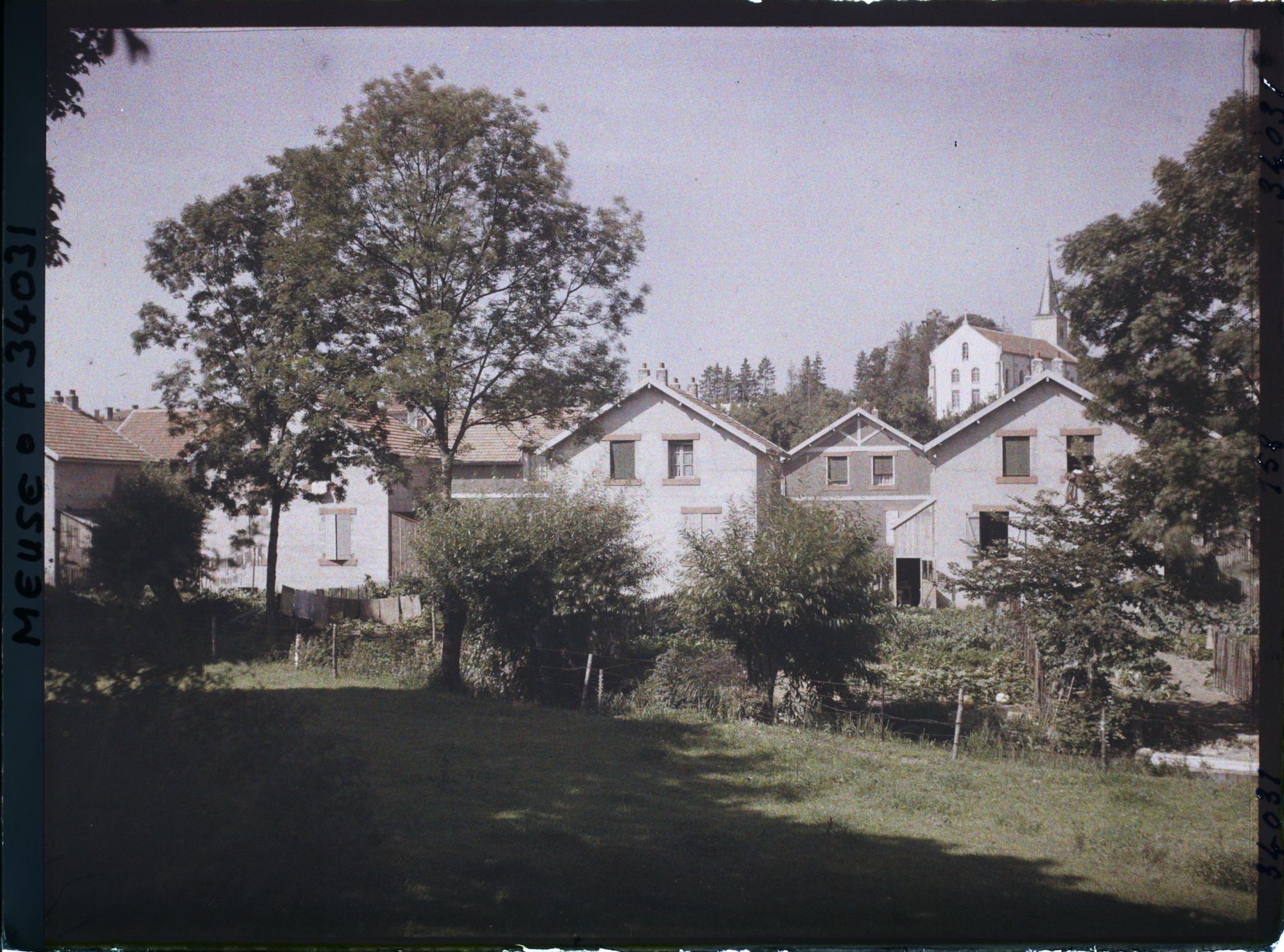 Image représentant France, Glorieux, Une partie du Village reconstruit et l'Eglise