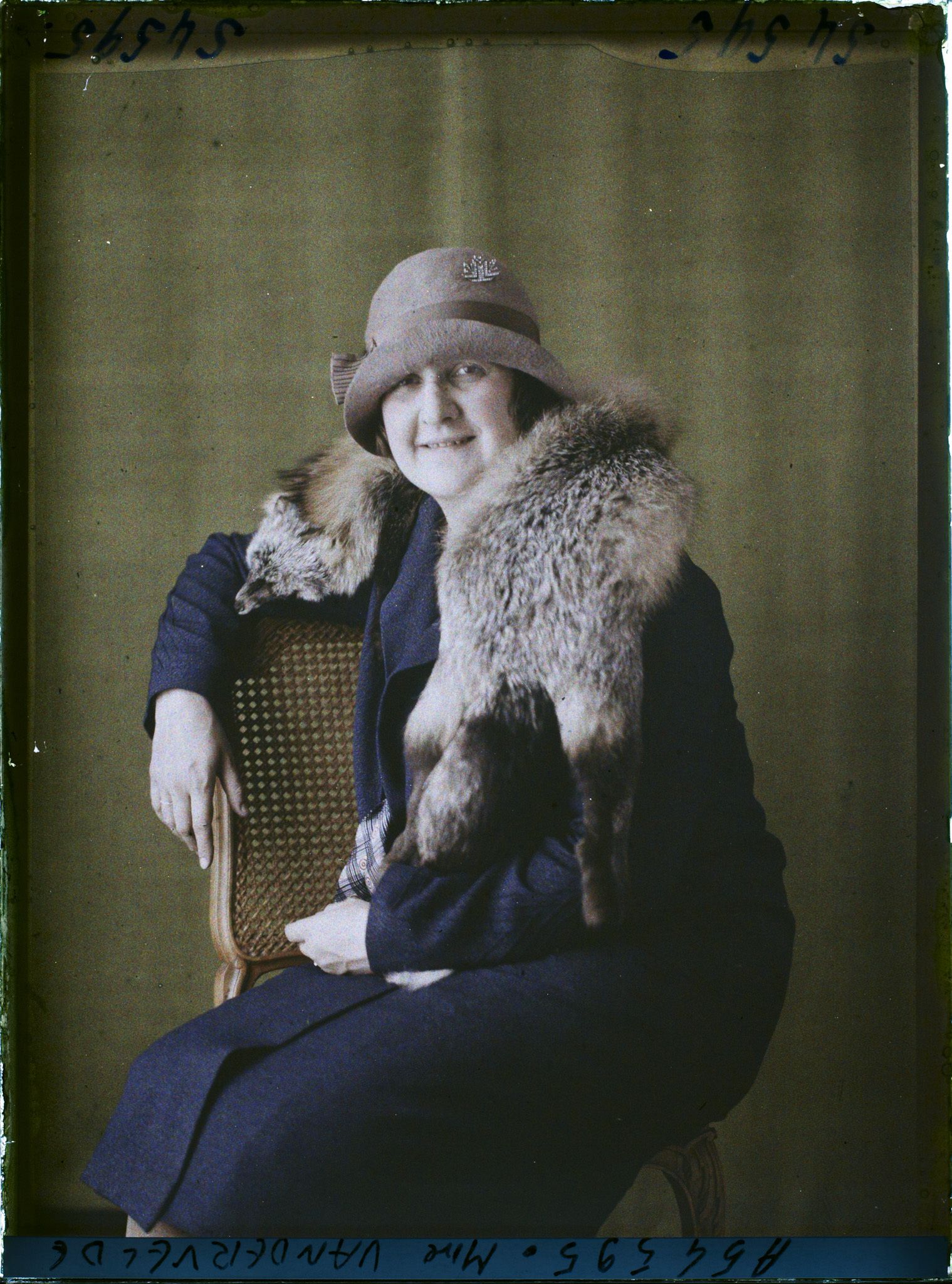 Image représentant https://musee-albert-kahn.s-museum.fr/home/NWQ2OTAwYzNmYjZlZTk1ZWQwODJmMjY4L2dlbmVyaWMtbm90aWNlLXRhYi9hdXRob3JpdHkvNjE3YTc5ZjVjZjhiODk2OGIzMzM3ZDIx/5d6900c3fb6ee95ed082f268/generic-notice-tab/authority/617a79ebcf8b8968b33379b7 Madame Vanderveld