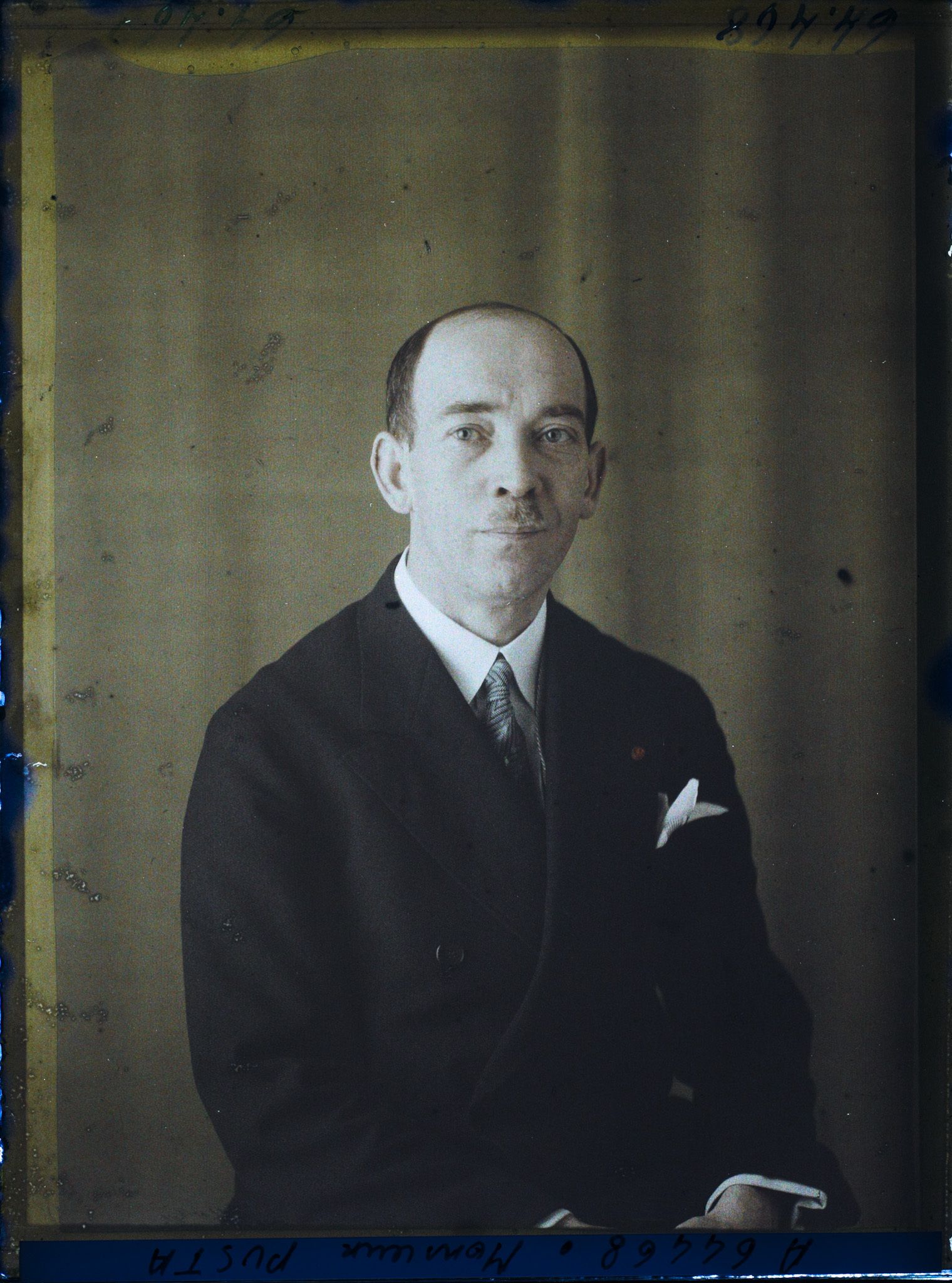 Image représentant https://musee-albert-kahn.s-museum.fr/home/NWQ2OTAwYzNmYjZlZTk1ZWQwODJmMjY4L2dlbmVyaWMtbm90aWNlLXRhYi9hdXRob3JpdHkvNjE3YTc5ZjVjZjhiODk2OGIzMzM3ZDIx/5d6900c3fb6ee95ed082f268/generic-notice-tab/authority/617a79ebcf8b8968b333763f Monsieur Charles Pusta