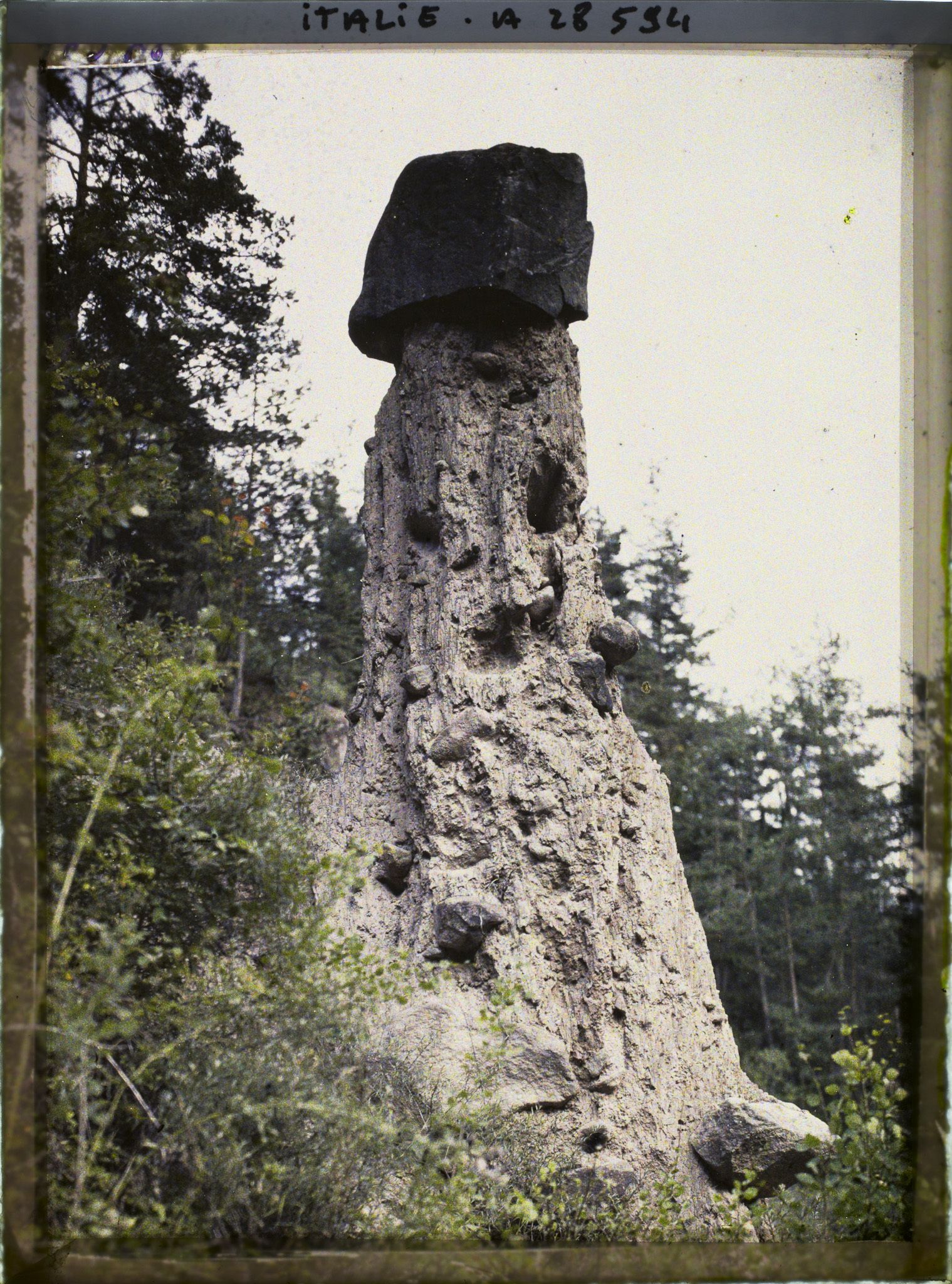 Image représentant Les Pyramides de terre (ou Cheminées de Fées) de Renon