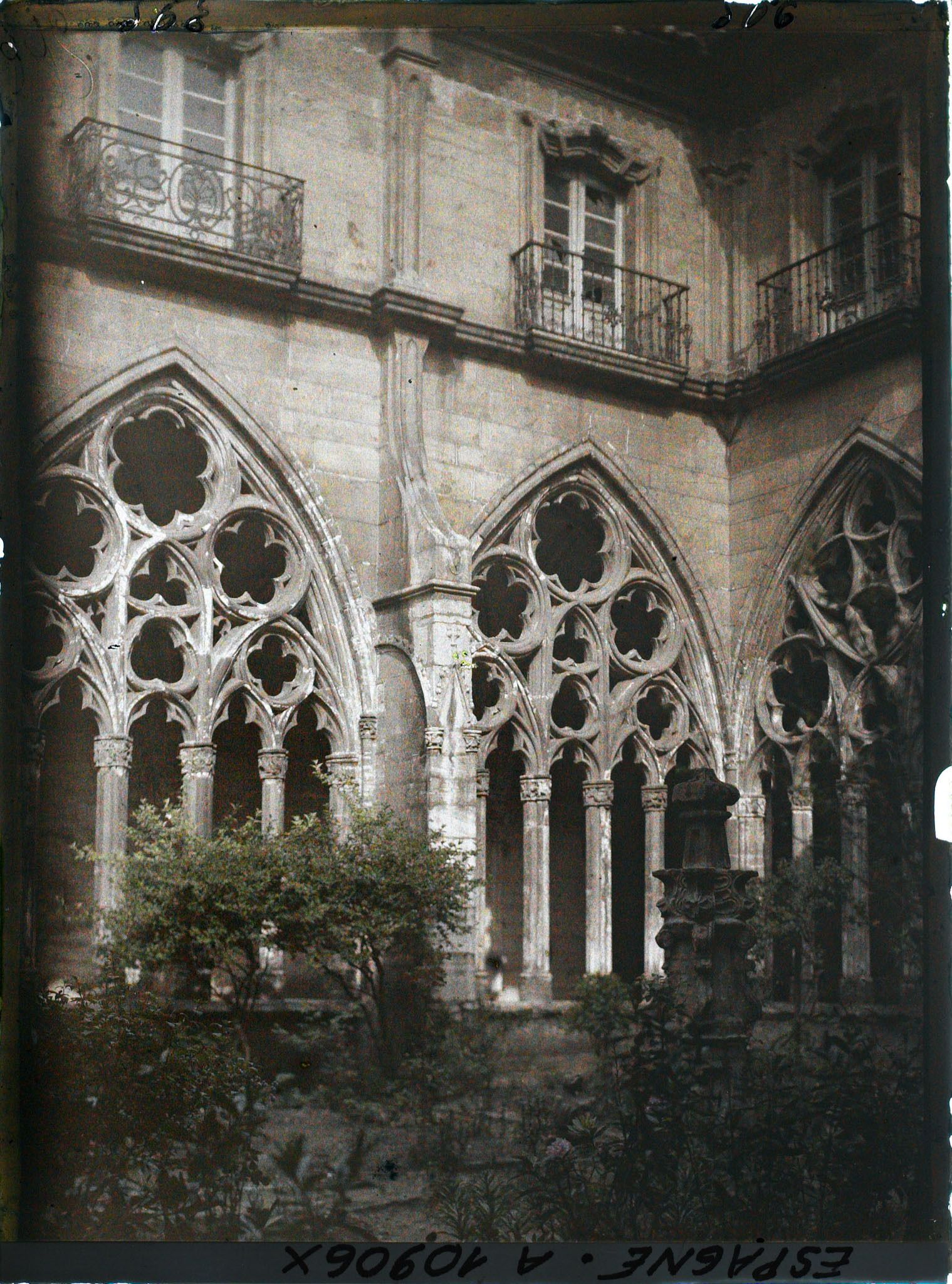 Image représentant Espagne, Oviedo, Le cloître Gothique de la Cathédrale